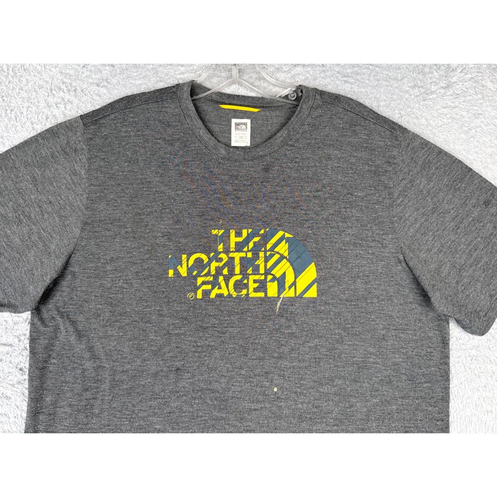 The North Face The North Face Shirt Men L Gray Short Sleeve Crew Polyester Vaporwick READ - T-Shirt, Logo, All Seasons, Breathable, Regular Fit, Colorful Theme Size US L / EU 52-54 / 3 - 4 Thumbnail