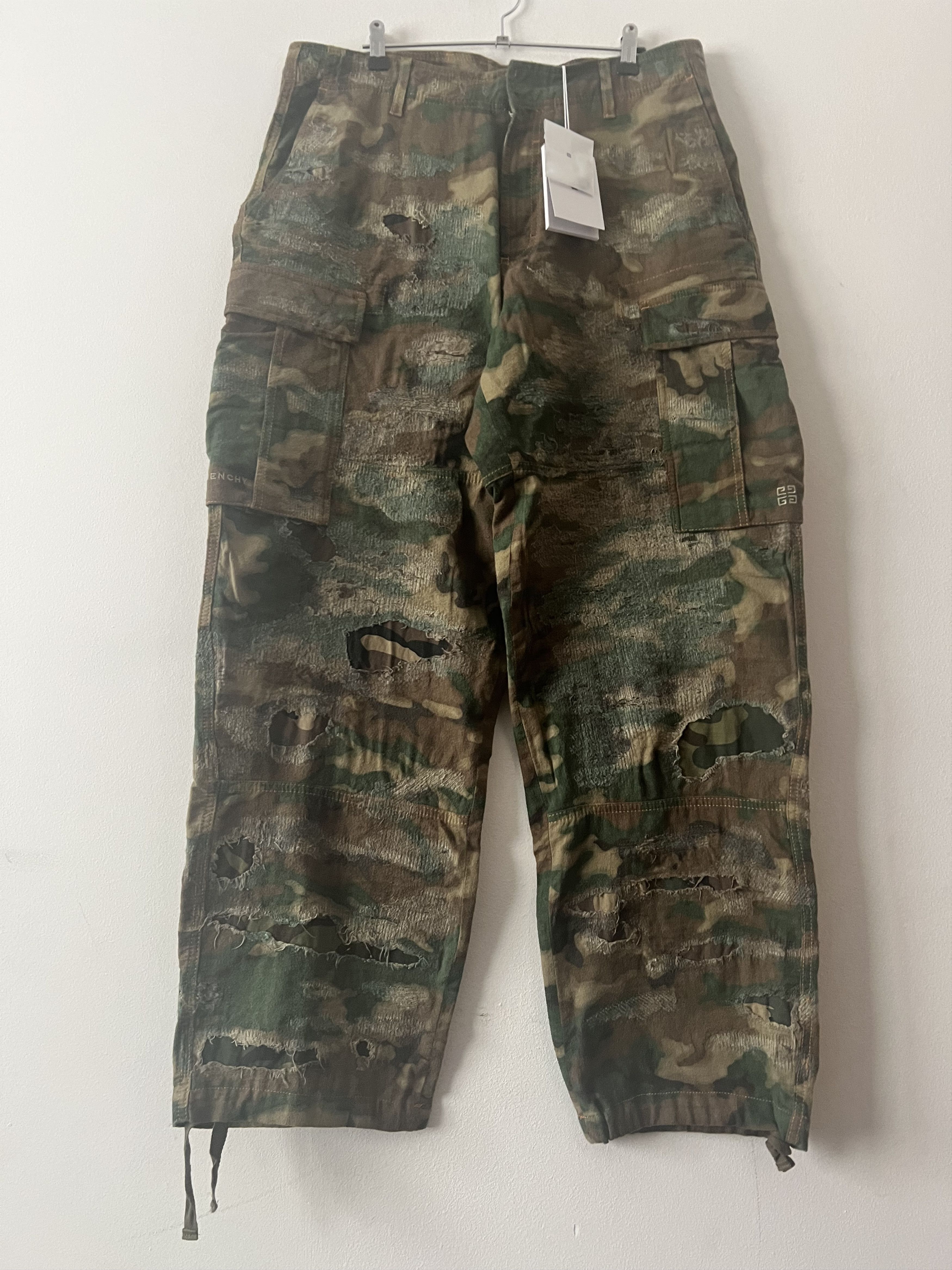 Givenchy Runway FW'23 Khaki Distressed Cargo Pants Size US 32 / EU 48 - 2 Thumbnail