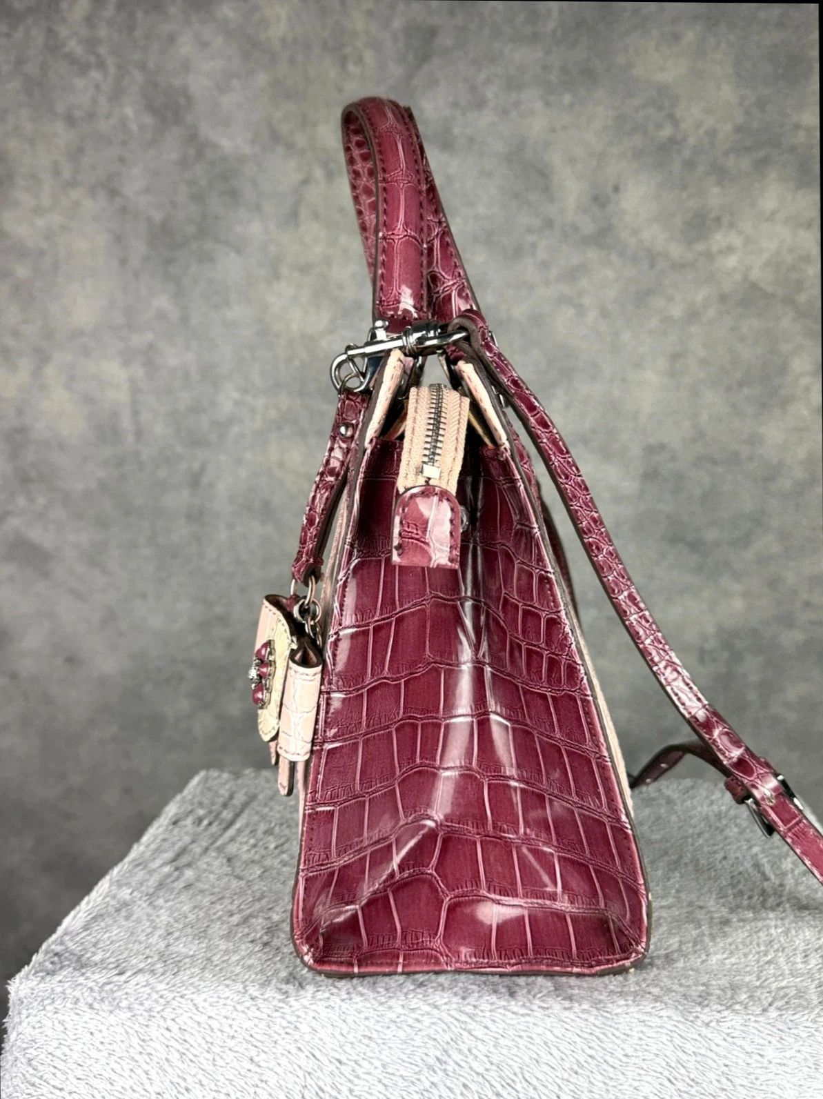 Guess Guess Handbag Pink Purple Croc Pattern Buckle Size ONE SIZE - 5 Thumbnail