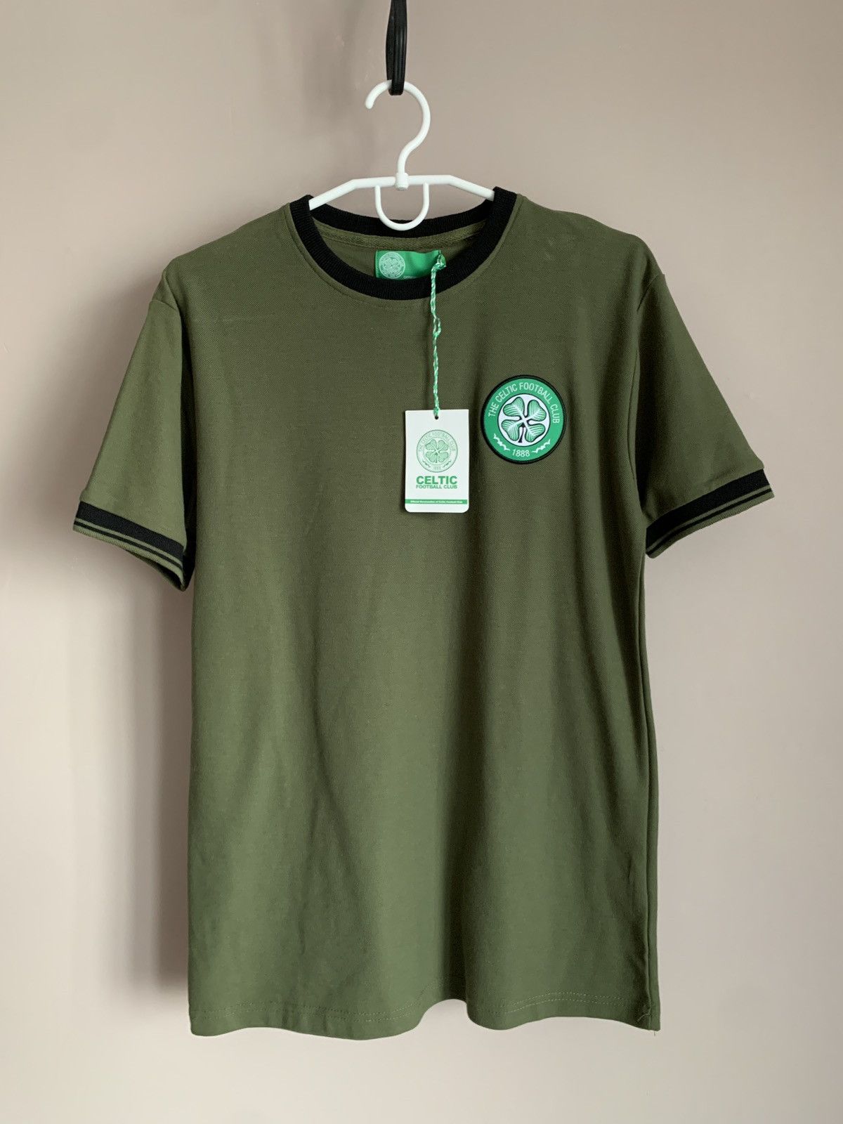 Other CELTIC GLASGOW FOOTBALL SOCCER FAN T SHIRT OFFICIAL Size US S / EU 44-46 / 1 - 1 Thumbnail