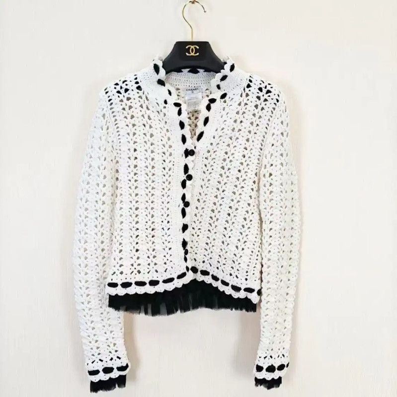 Chanel Chanel White Wool Blend Short Cardigan 0089 Size M / US 6-8 / IT 42-44 - 1 Thumbnail