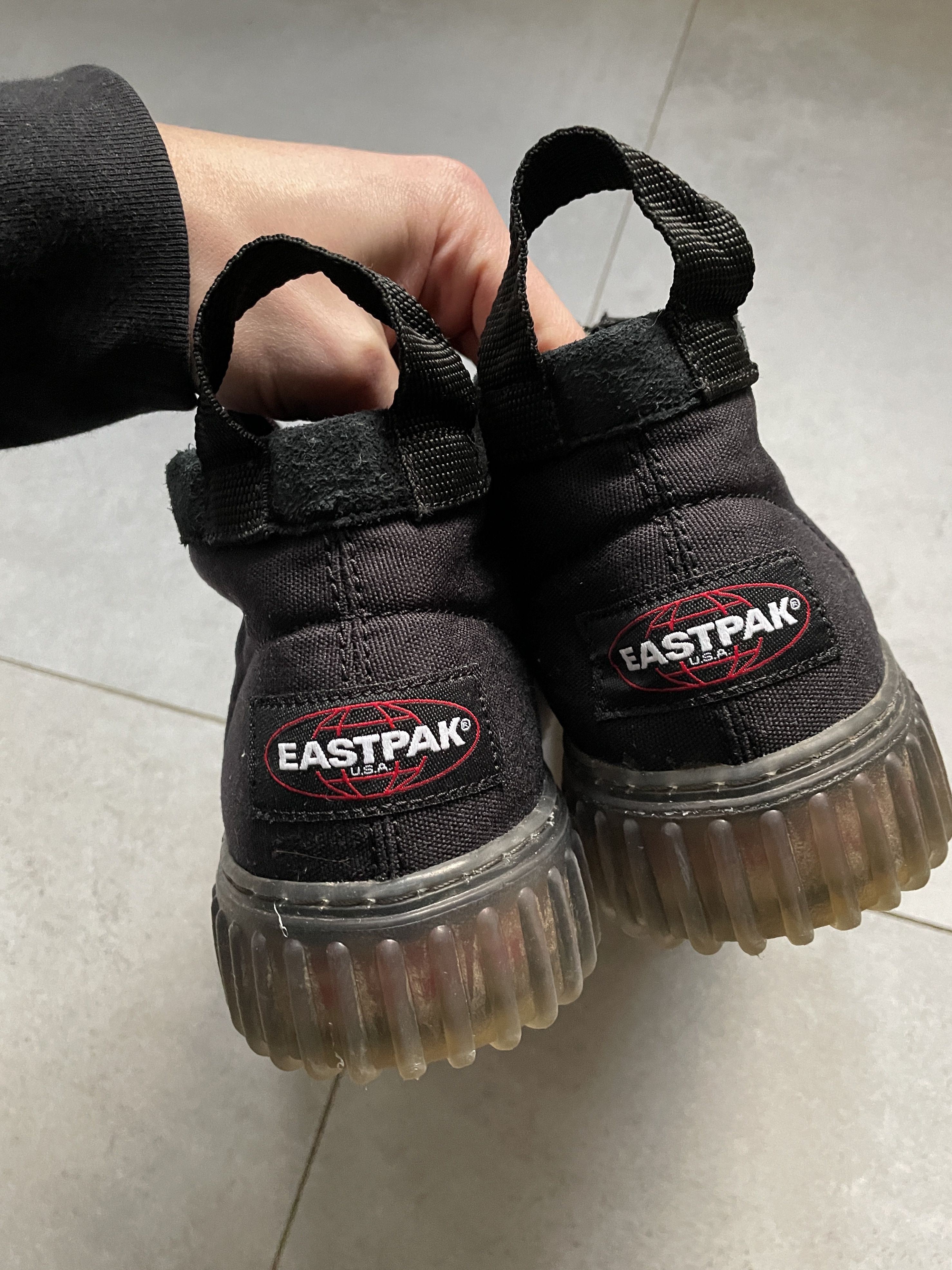 Clarks CLARKS X EASTPAK WALLABE BLACK SNEAKERS Size US 11 / EU 44 - 2 Thumbnail