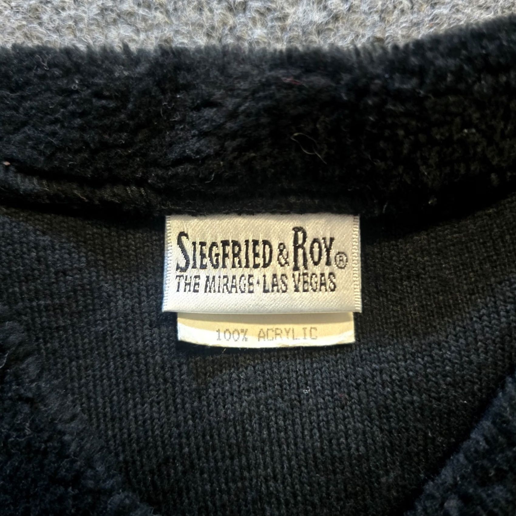 Vintage VINTAGE Siegfried Roy Sweater Womens Large Black Tiger Fuzzy Soft 90s Casual Crew Neck Knit Pullover, Regular, L, Black, 90s, Winter, Fall, Women Size L / US 10 / IT 46 - 5 Thumbnail