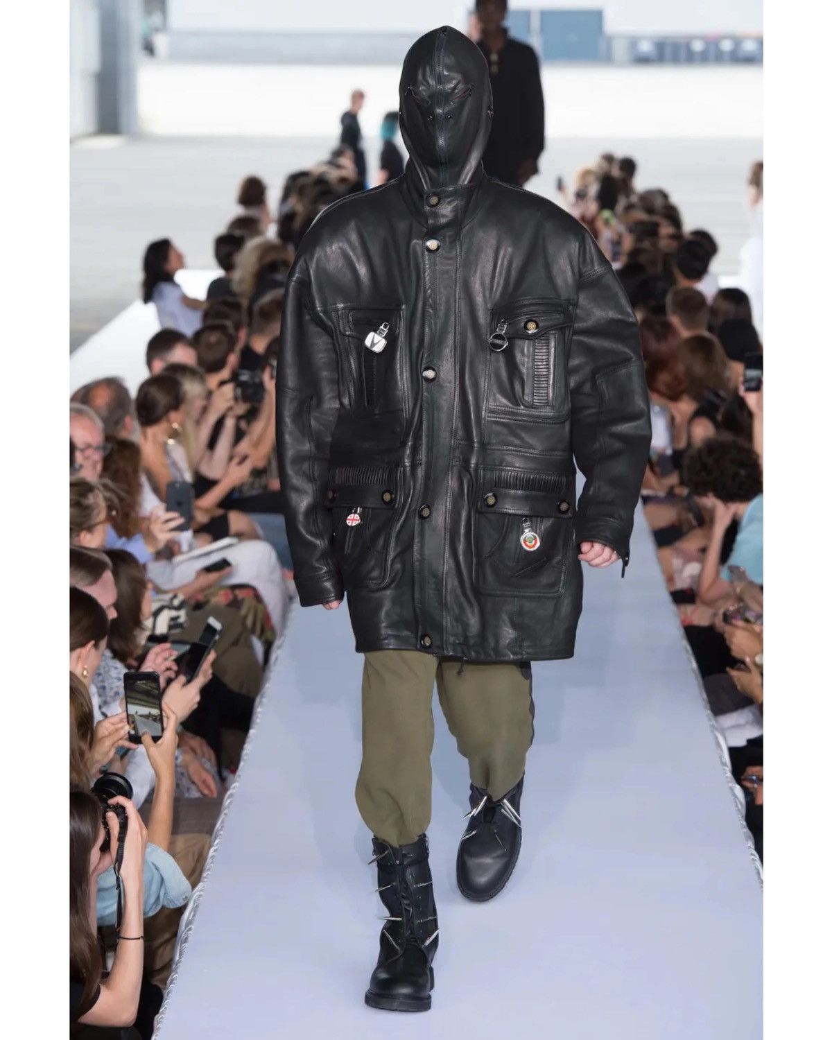 Vetements VETEMENTS SS19 OVERSIZED RUNWAY GIMP LEATHER MASK PARKA SZ:M Size US M / EU 48-50 / 2 - 3 Thumbnail