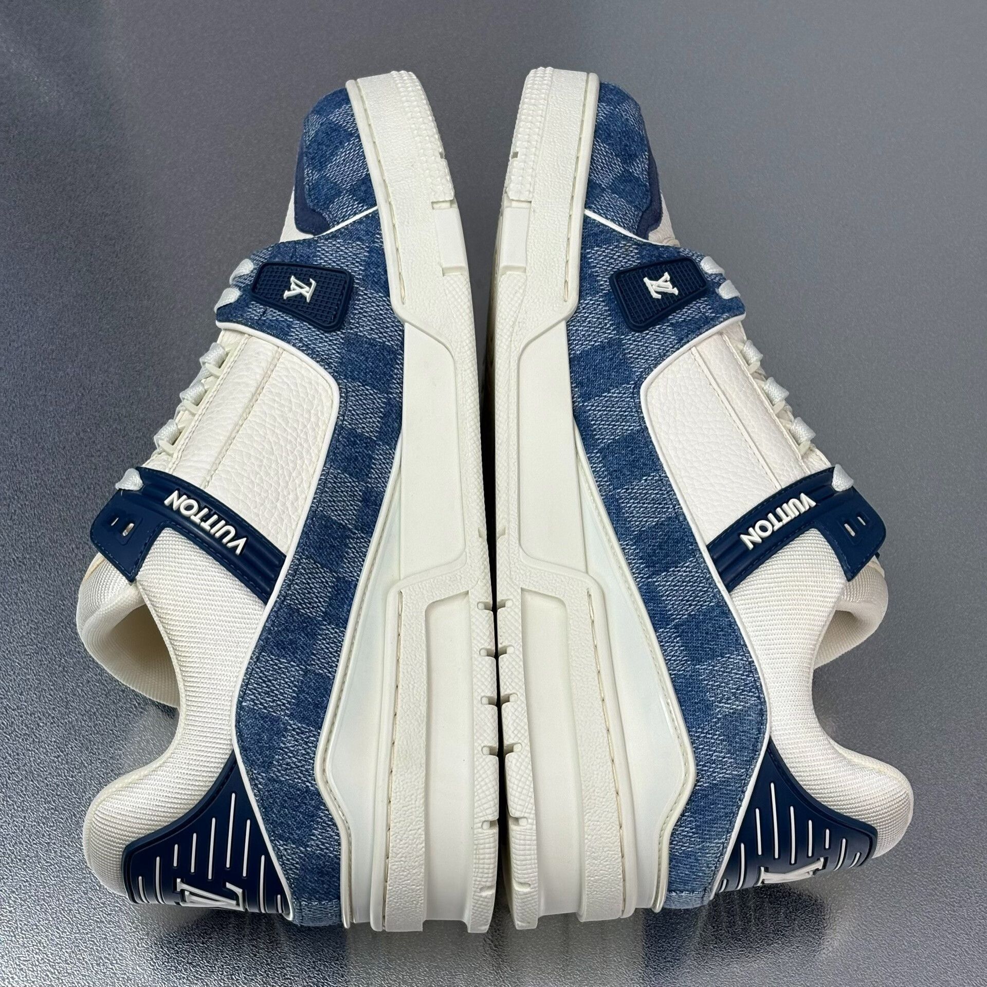 Louis Vuitton lv trainer white and blue sneakers Size US 10 / EU 43 - 5 Thumbnail