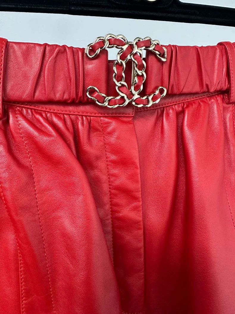 Chanel Chanel Red sheepskin shorts Size 24" / US 00 / IT 34 - 3 Thumbnail