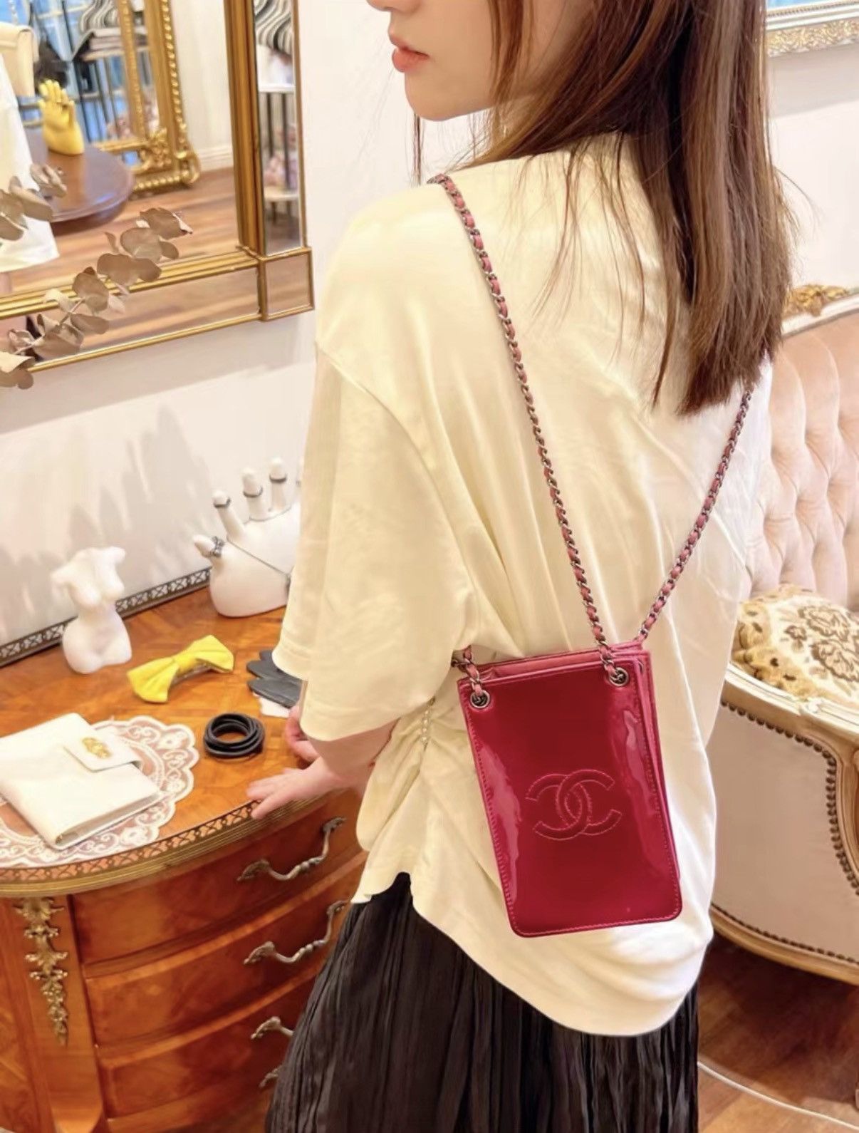 Chanel CHANEL Electric Pink Patent Leather Chain Phone Bag J36 Size ONE SIZE - 9 Thumbnail