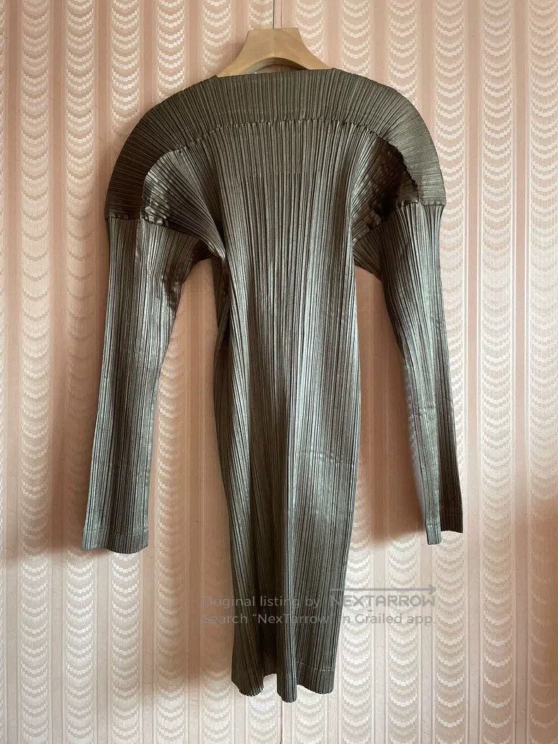 Issey Miyake Issey Miyake Ox Horn Frog Button Glossy Pleated Set Chines Size M / US 6-8 / IT 42-44 - 4 Thumbnail