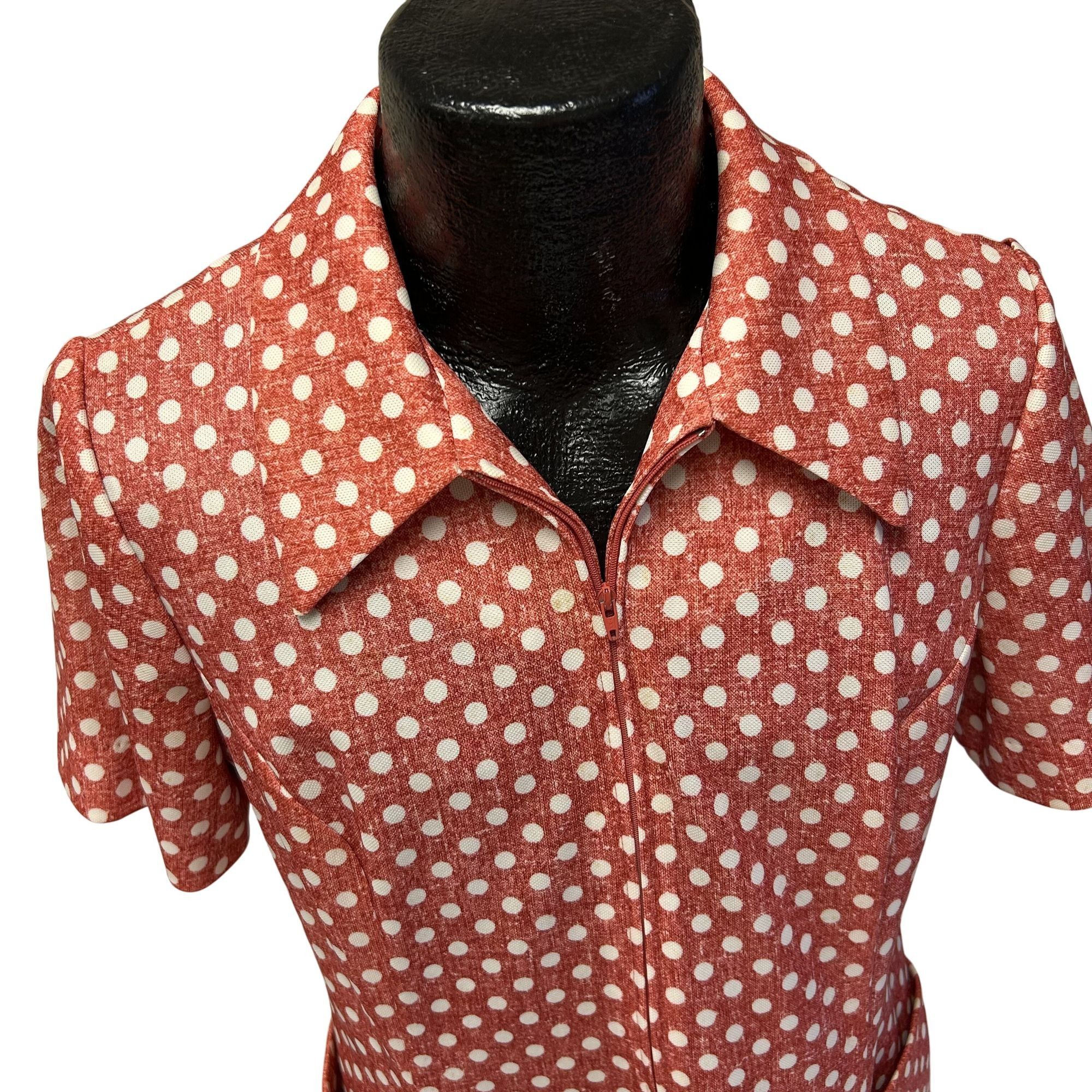 Vintage 60 70's MOD Red POLKA DOT Zipper Collared House Dress 18.5 Size XXL / US 16-18 / IT 52-54 - 6 Thumbnail