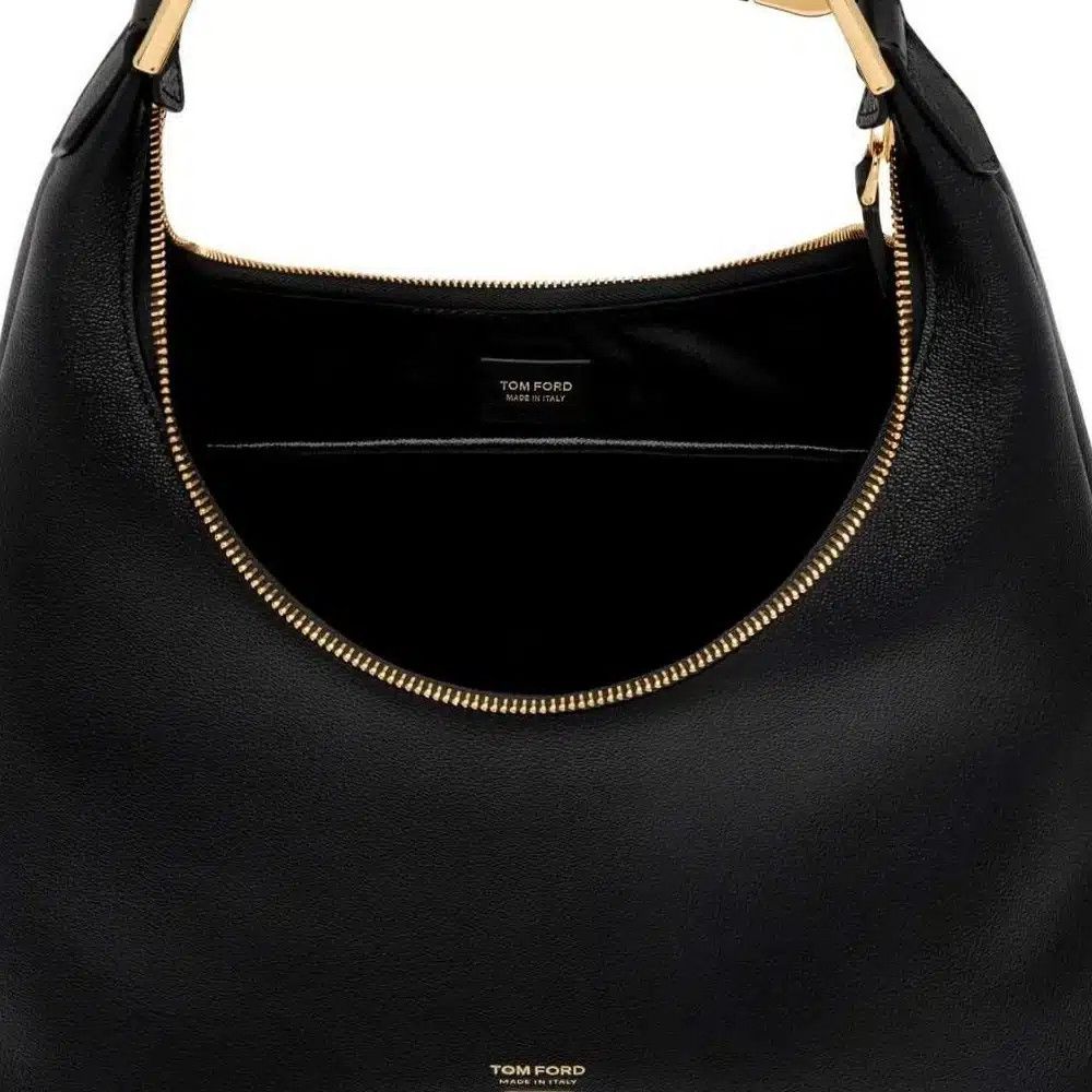 o1loc1c0325 L1692 Size: OS / Hobo Bag in Black