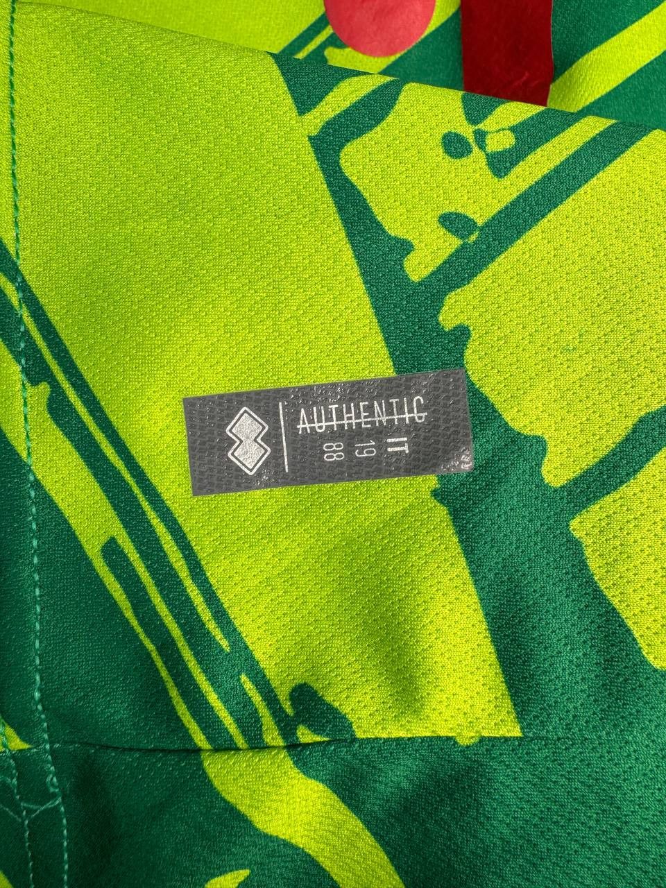Errea Errea FC Lugano Jersey Competition Home Goalkeeper Shirt Size US M / EU 48-50 / 2 - 4 Thumbnail