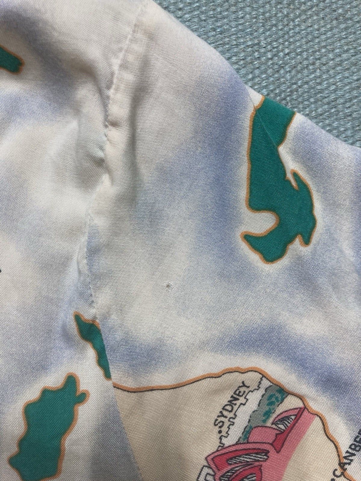 Vintage 70s loop collar hawaiian shirt rayon picture print map S Size US S / EU 44-46 / 1 - 9 Thumbnail