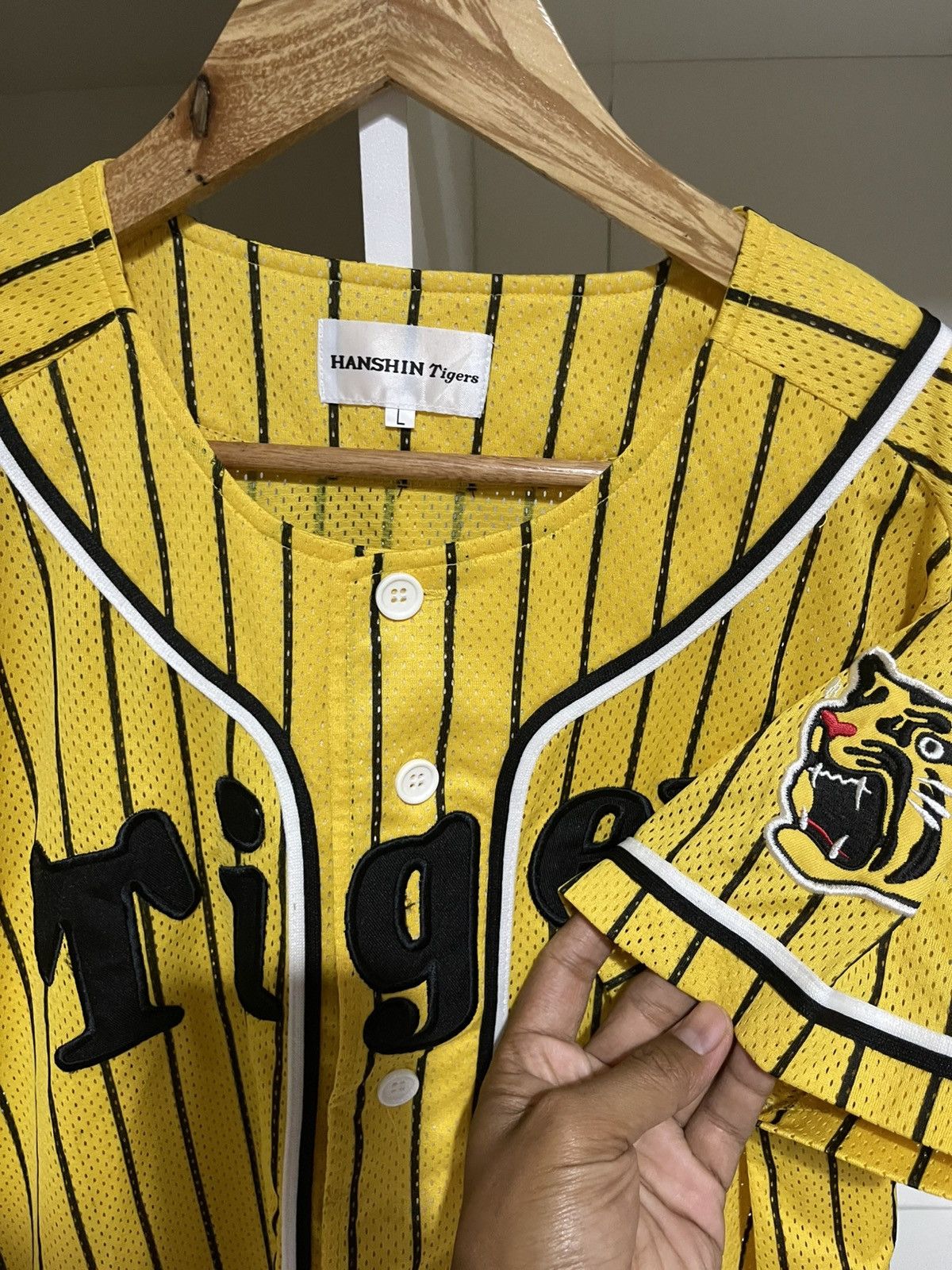 Mizuno Hanshin Tigers Size US L / EU 52-54 / 3 - 8 Thumbnail