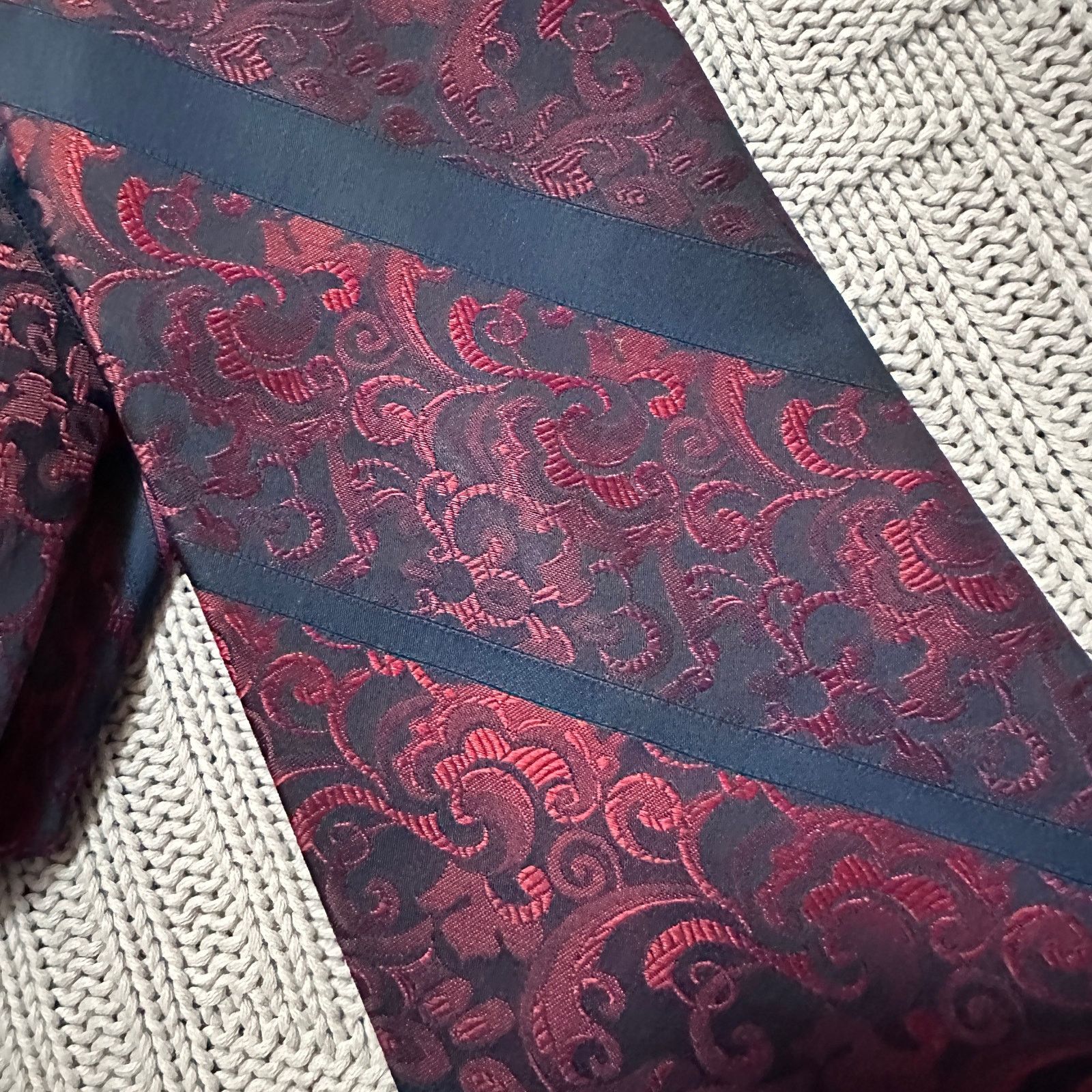 Vintage Vintage metallic maroon paisley and black stripe men's tie Size ONE SIZE - 2 Thumbnail