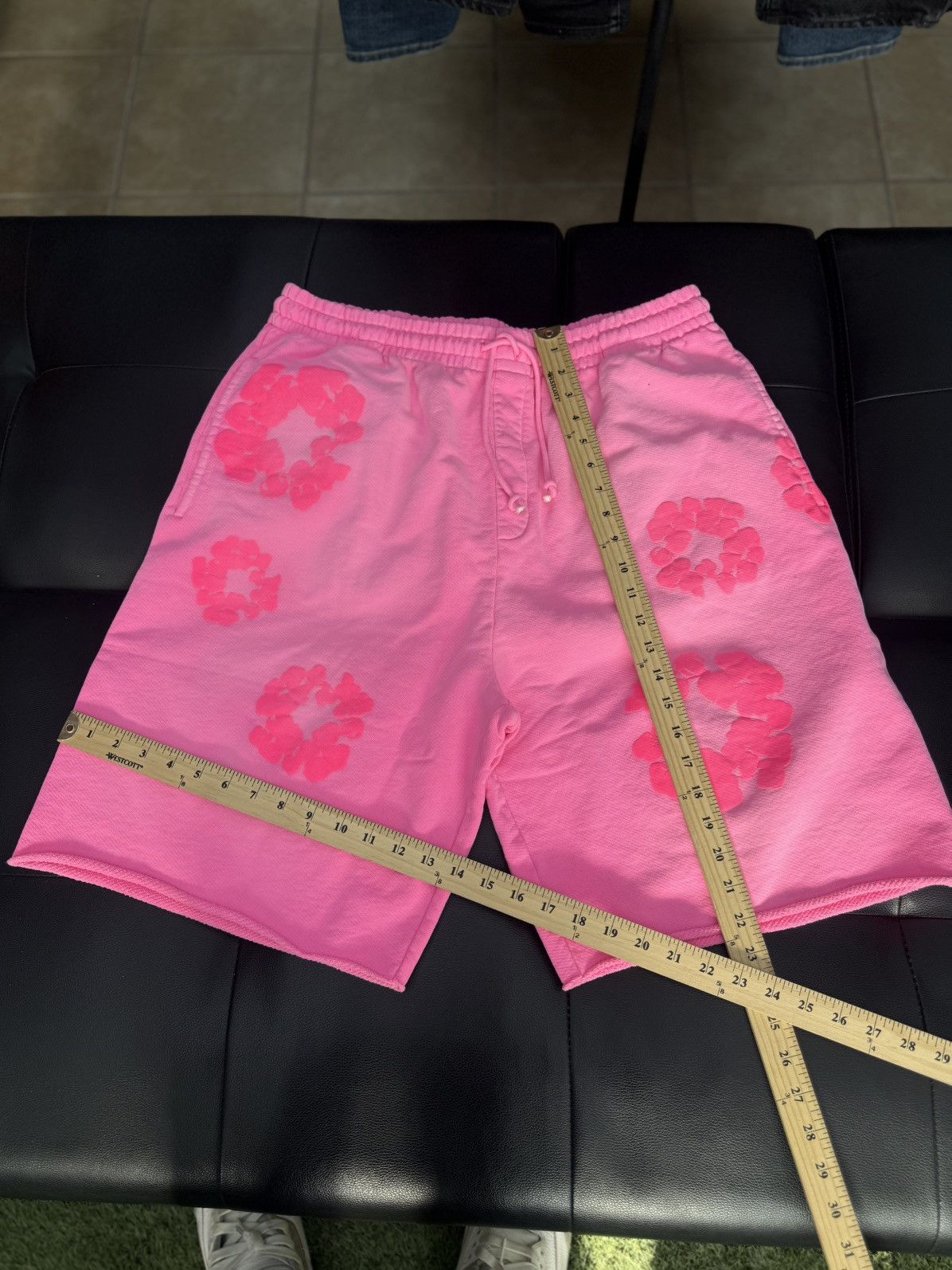 DENIM TEARS Denim Tears 2025 Cotton Wreath Shorts Pink Size XL Size US 36 / EU 52 - 6 Thumbnail