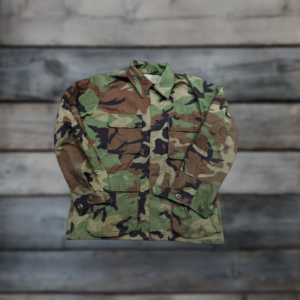 Vintage VINTAGE Combat Coat Mens M Brown Woodland Camo Military Pockets Outdoors Shirt Button-Up Collared All Seasons Fall Winter Mens Size US M / EU 48-50 / 2 - 1 Thumbnail