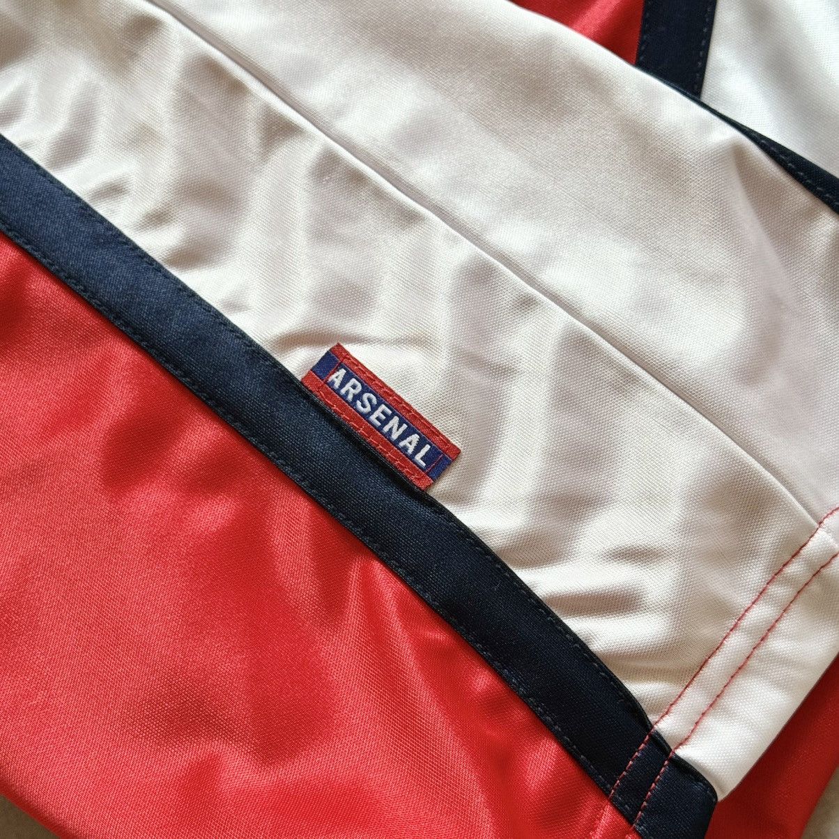Vintage Vintage Nike Arsenal 1998-99 Home Shirt Jersey Tee Y2K Size US S / EU 44-46 / 1 - 10 Thumbnail