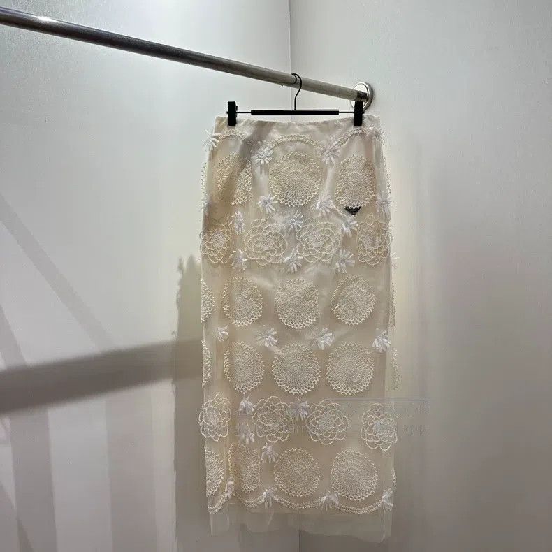 Prada Prada Triangle flower skirt Size 26" / US 2 / IT 38 - 1 Thumbnail