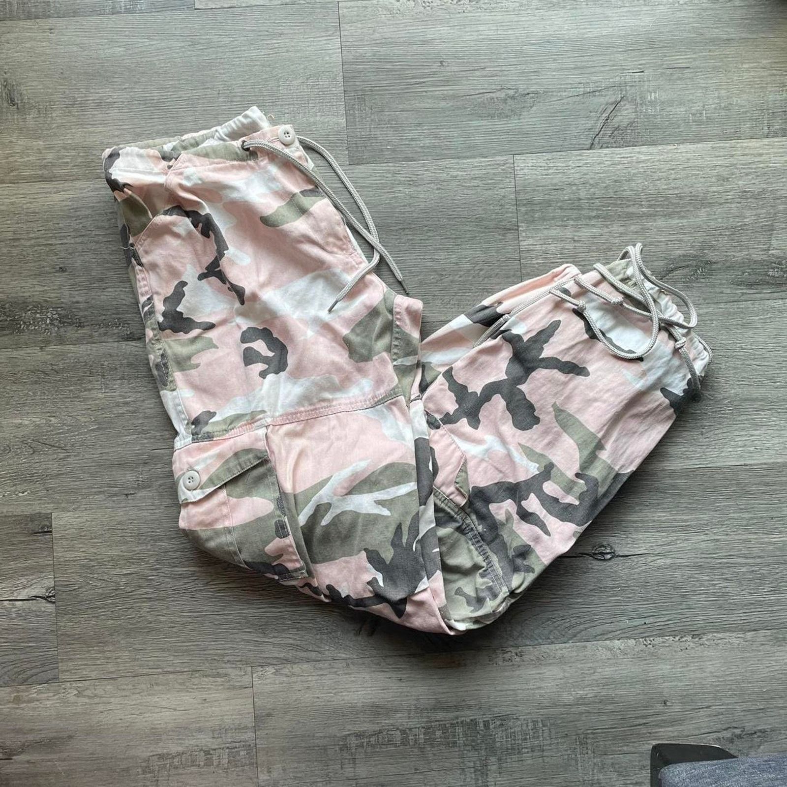 Rothco Rothco pink and green llow-rise camo cargo pants Size 26" / US 2 / IT 38 - 1 Thumbnail