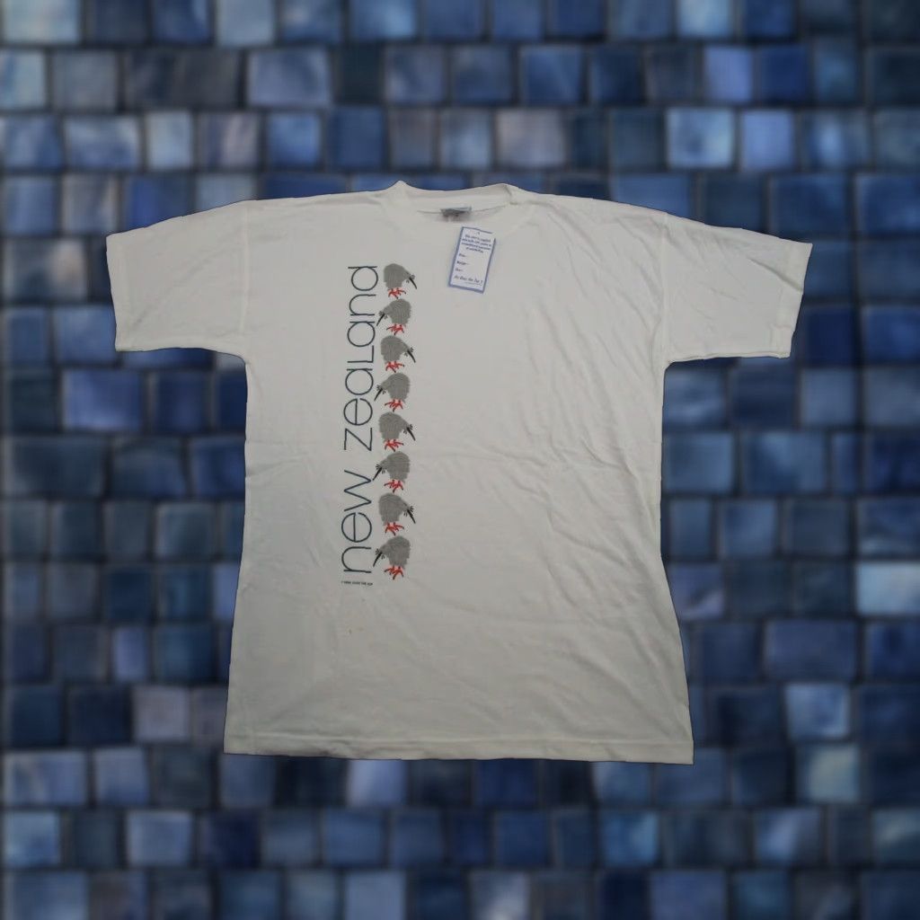 Vintage VINTAGE New Zealand Kiwi Bird Graphic Tourist Shirt M White Over The Top T-Shirt Mens Size US M / EU 48-50 / 2 - 1 Thumbnail
