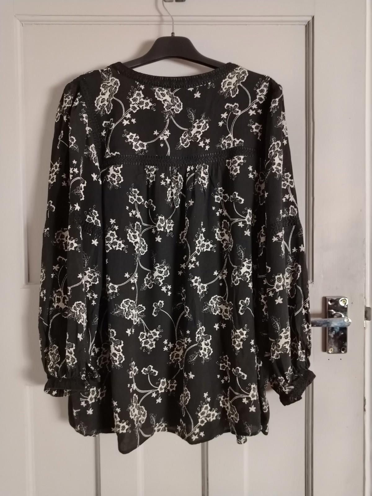 M.E. Sport Pre-Loved Women's Black and White Floral Long Sleeve Blouse Size XL / US 12-14 / IT 48-50 - 8 Thumbnail