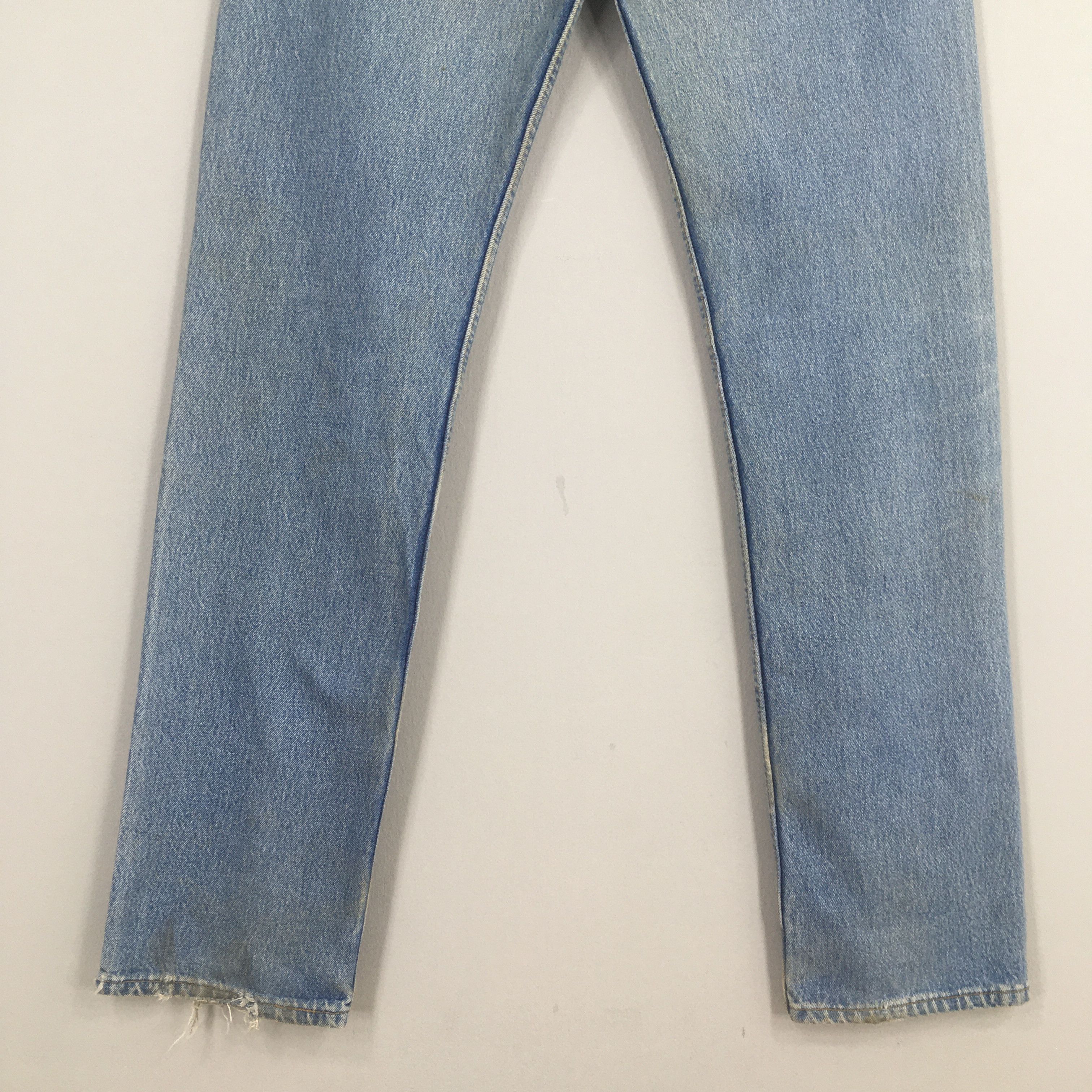 Levi's Size 30x34.5 Vintage 90s Levi's 501 Faded Blue Jeans Size US 30 / EU 46 - 9 Thumbnail
