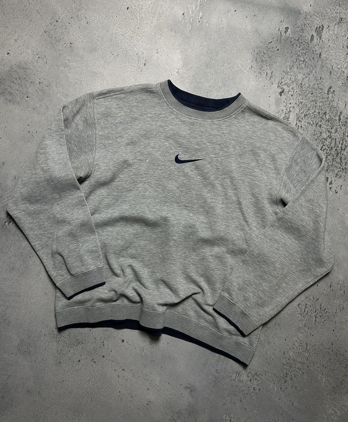 Nike Vintage Crewneck Nike boxy center swoosh y2k fits logo USA 🇺🇸 Size US XL / EU 56 / 4 - 1 Thumbnail