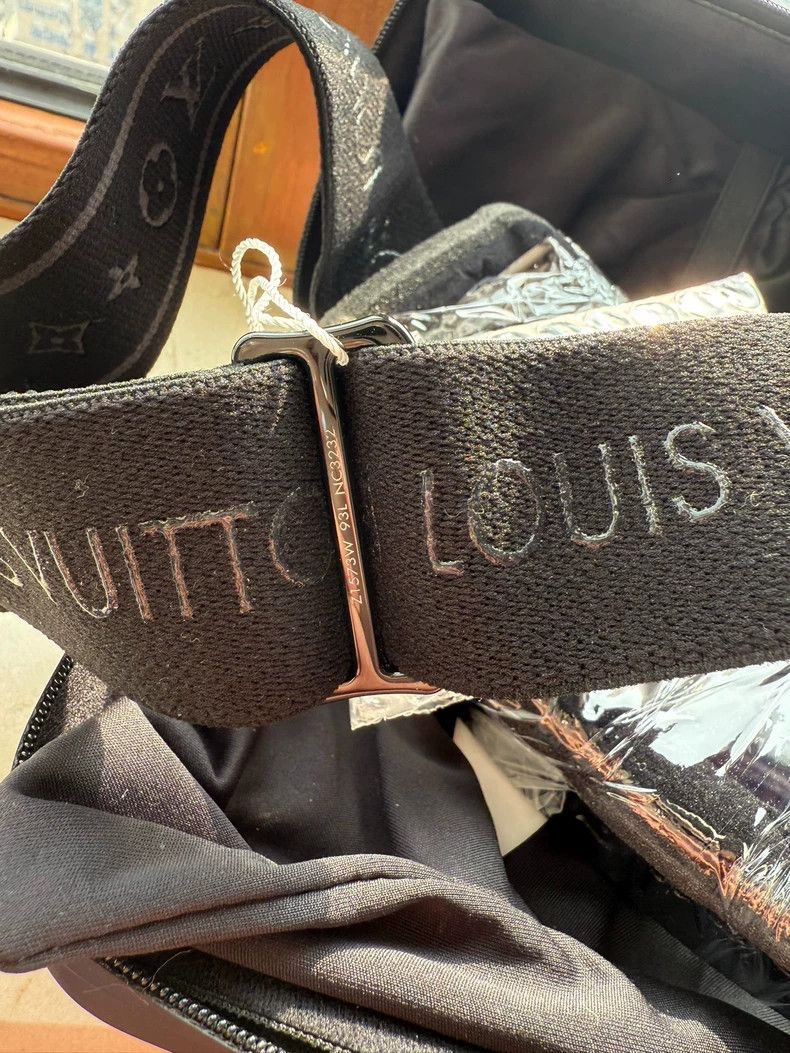 Louis Vuitton Louis Vuitton Ski goggles 2501-Nextarrow Size ONE SIZE - 7 Thumbnail