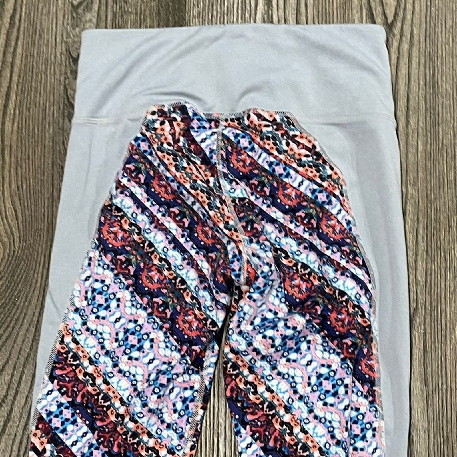 Athleta Athleta Nomad Salutations Cropped Mid Rise Bohemian Gray Size 26" / US 2 / IT 38 - 7 Thumbnail