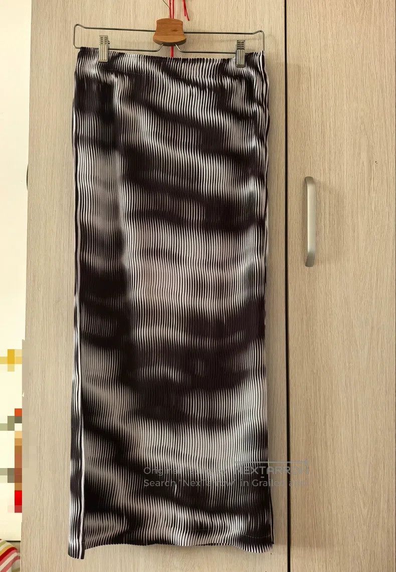 Issey Miyake Issey Miyake Midi Skirt, Purple Size 25" / US 0 / IT 36 - 1 Thumbnail