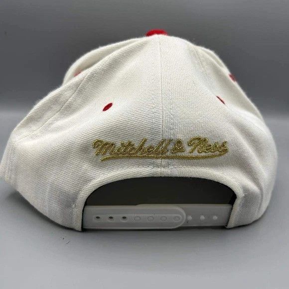 Mitchell & Ness Chicago Bulls Hat Men White Red The NBA Finals Snap Back Cap Size ONE SIZE - 5 Thumbnail