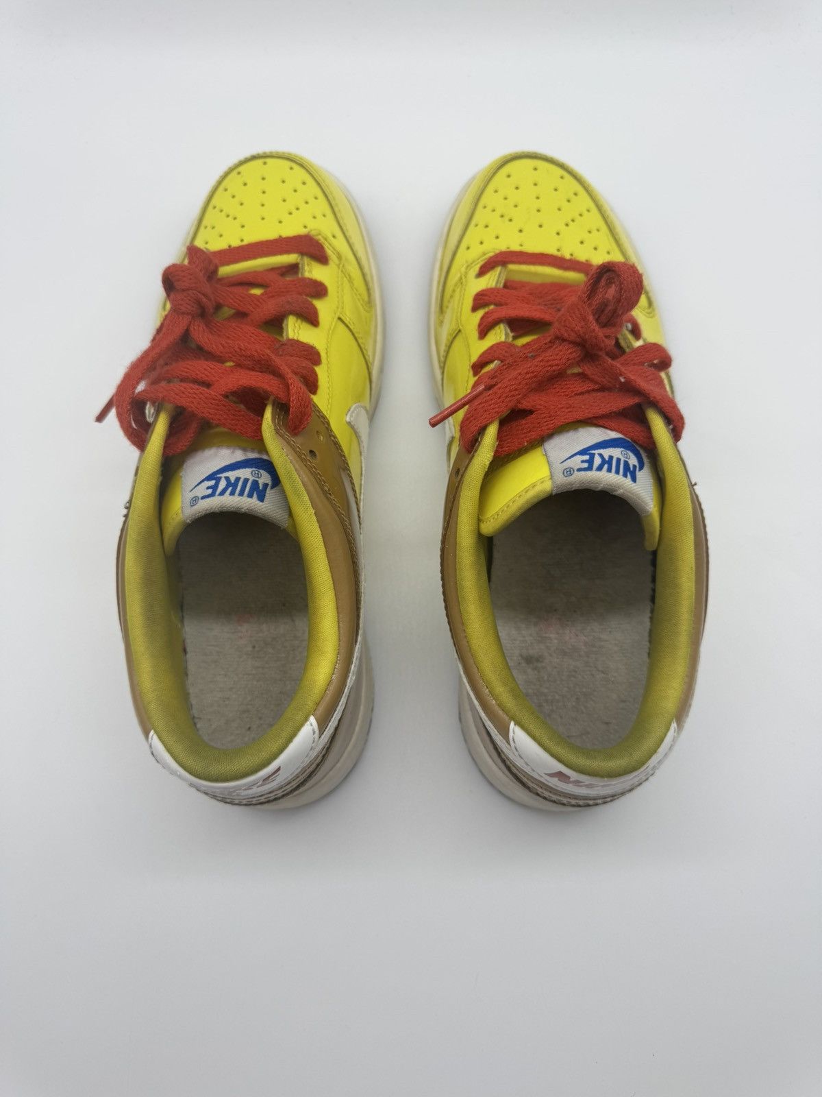 Nike Rare Nike Dunk Low SpongeBob 310569-711 Youth Sz 6.5 (6.5Y) Size US 6.5 / EU 39-40 - 4 Thumbnail