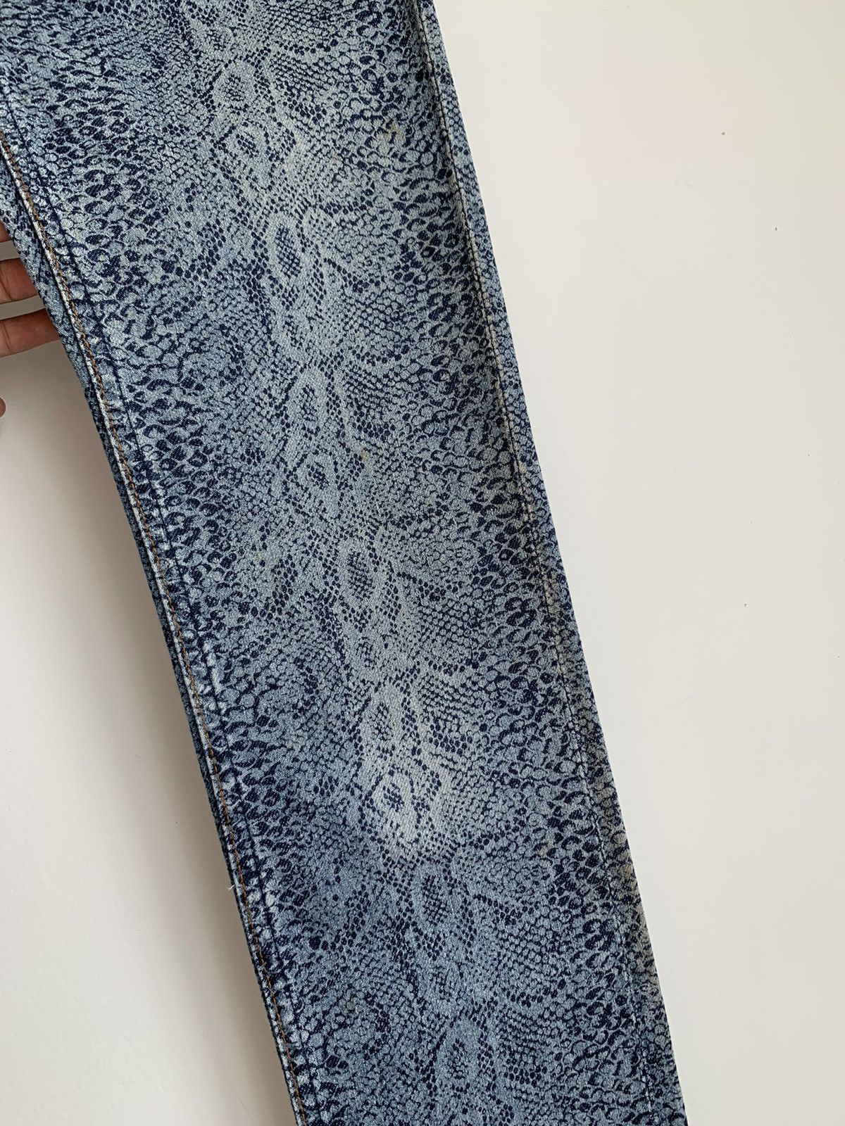 Hysteric Glamour 2000s Hysteric Glamour Snake Pattern Skinny Jeans Size US 26 / EU 42 - 13 Thumbnail