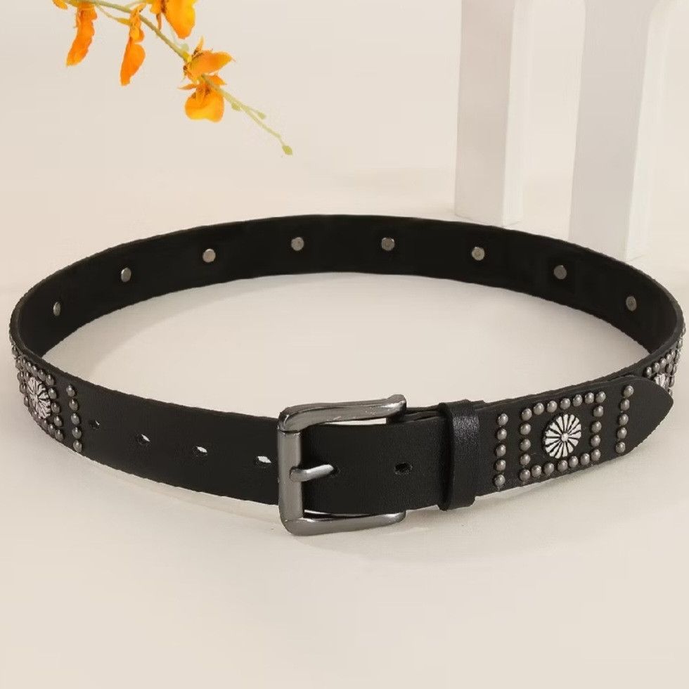 Japanese Brand Floral rivet black colour uniqlo belt Size ONE SIZE - 3 Thumbnail