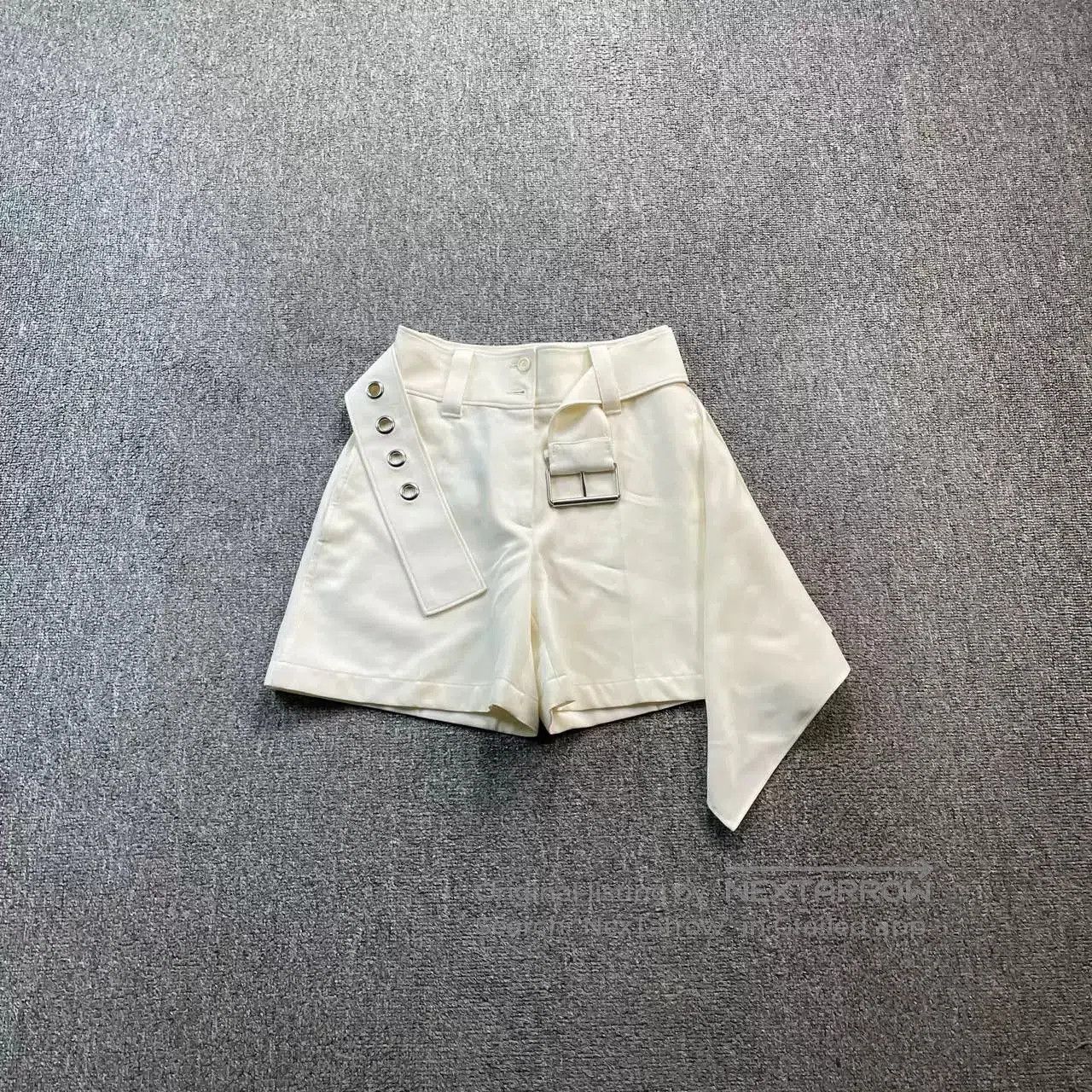 JW Anderson JW Anderson White Wide Belt Shorts. Size 30" / US 8 / IT 44 - 1 Thumbnail