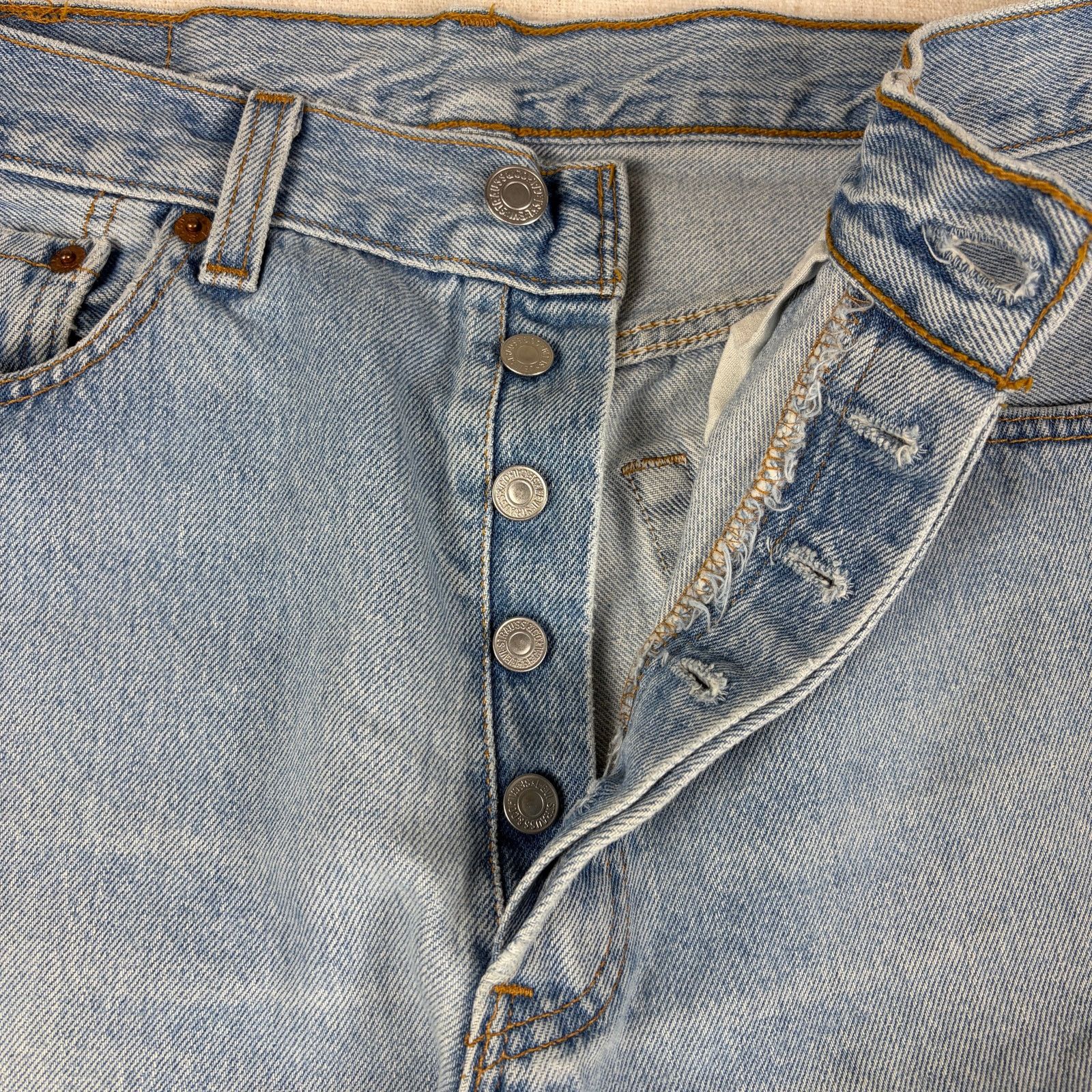 Levi's Vintage Levis Button Fly 501 Jeans Light Wash 33x32 Slim Fit Size US 30 / EU 46 - 3 Thumbnail