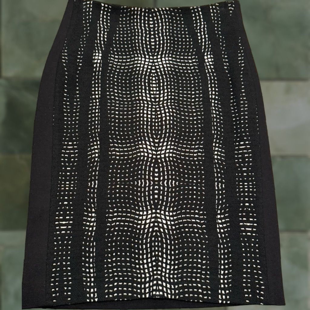 Diane von Furstenberg Diane von Furstenberg Panel Marta Pencil Skirt Black White Multicolor 4 EUC Women Knee Length Wool Acrylic Polyamide Straight & Pencil Size 4 Size 27" / US 4 / IT 40 - 1 Thumbnail