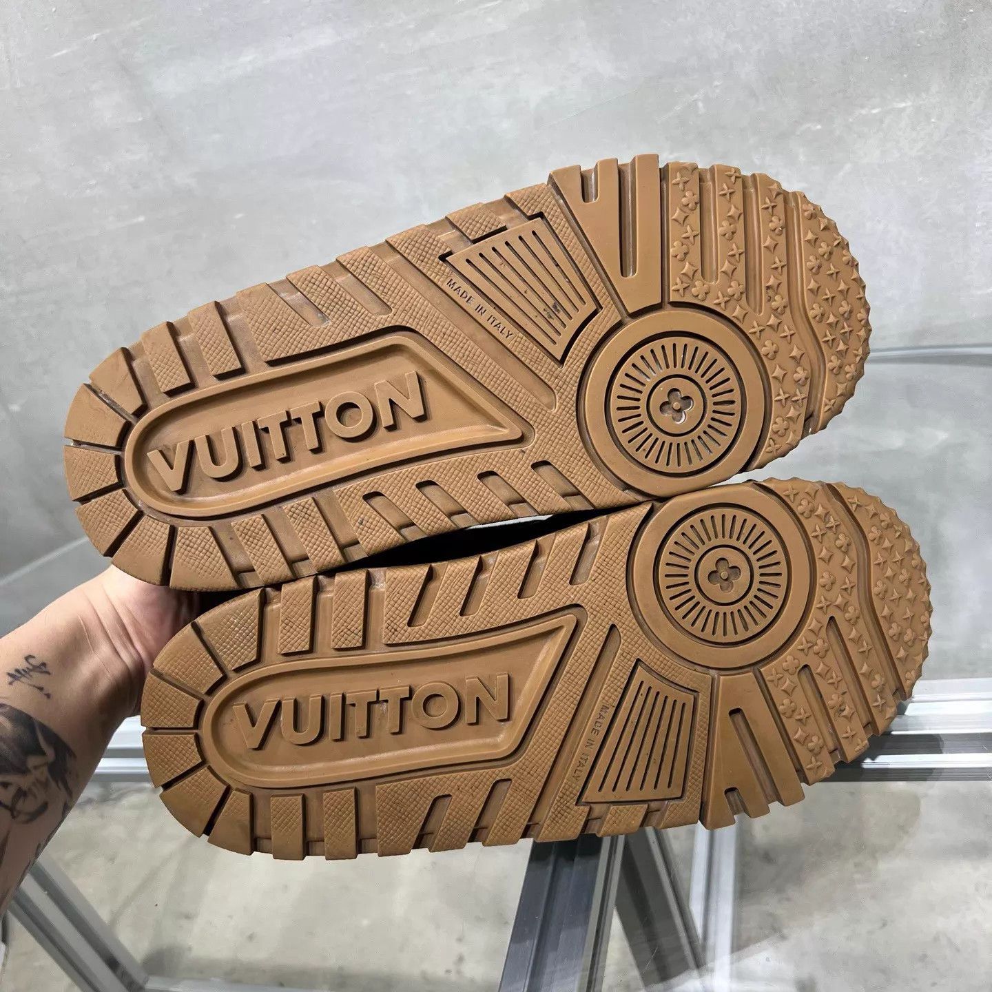 Louis Vuitton LV Trainer Maxi Black Gold Suede UK6.5/40.5 Size US 7.5 / EU 40-41 - 7 Thumbnail