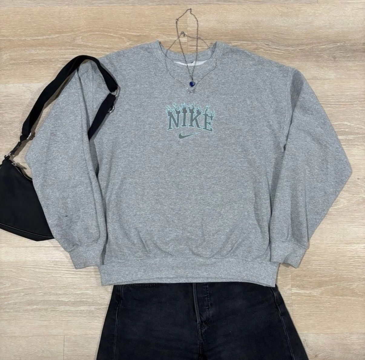 Nike Grey Nike embroidered crewneck Size M / US 6-8 / IT 42-44 - 1 Thumbnail