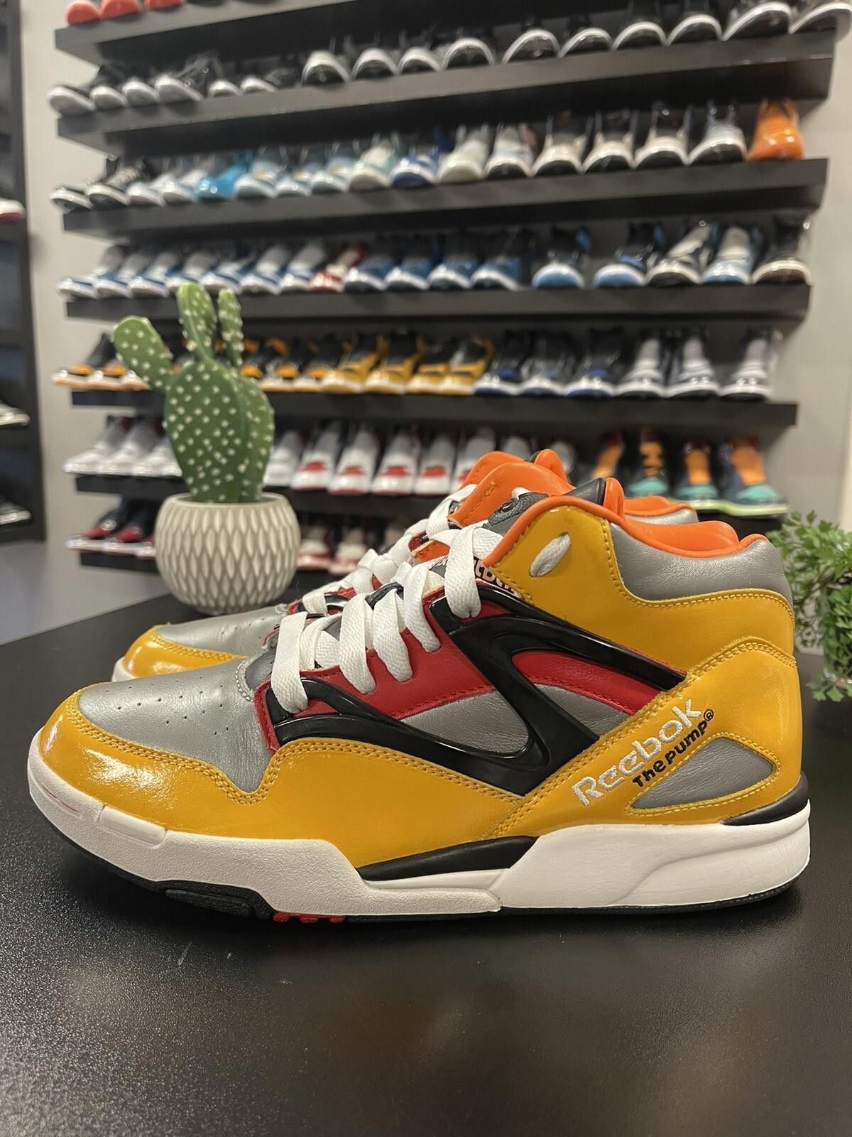 Reebok Size 8 - Reebok Omni Pump Voltron Rare Toy Collectible Size US 8 / EU 41 - 1 Thumbnail