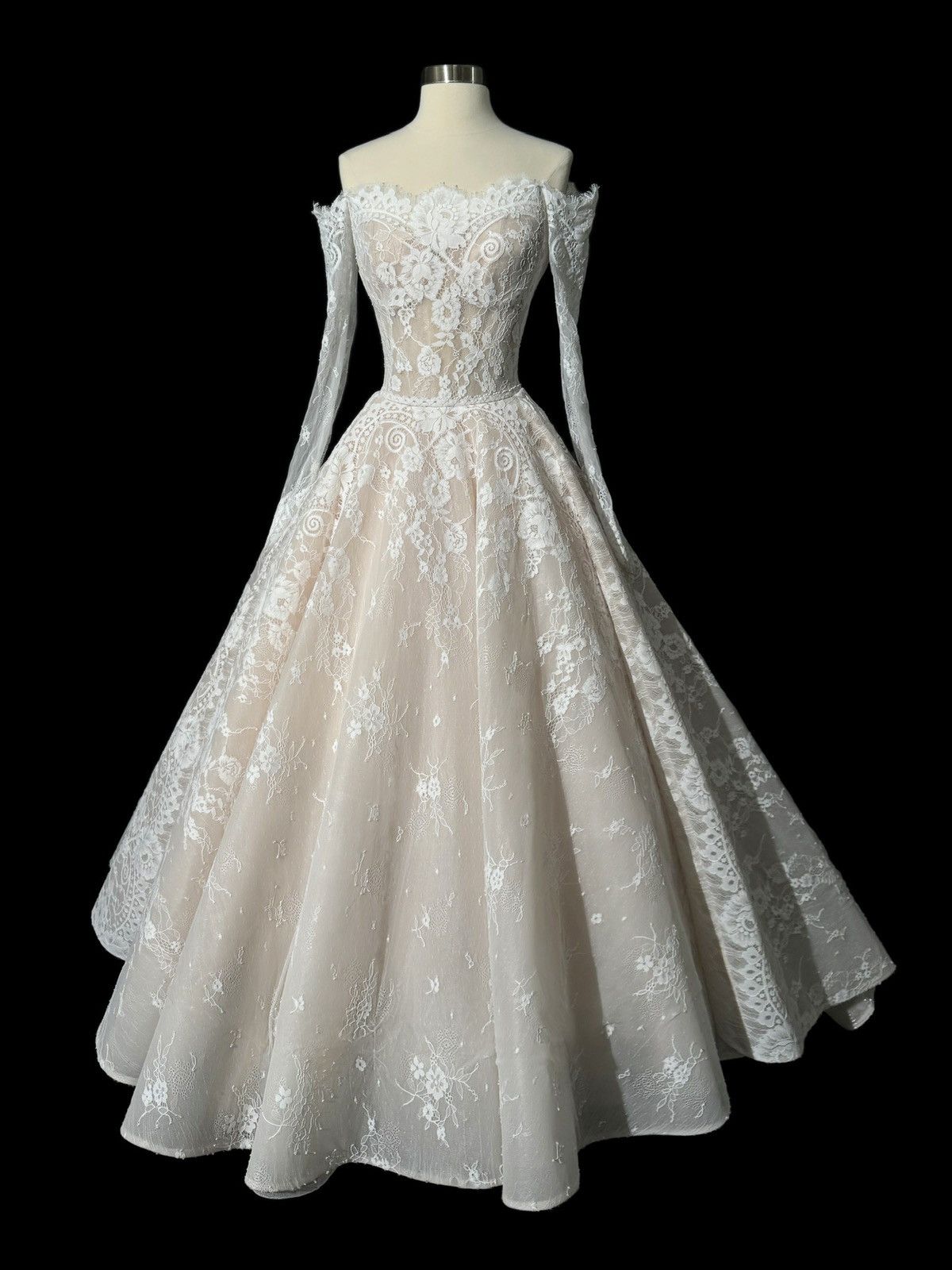 Other Preloved US 2 Anna Augusta Off-Shoulder Bridal Gown Size XS / US 0-2 / IT 36-38 - 1 Thumbnail