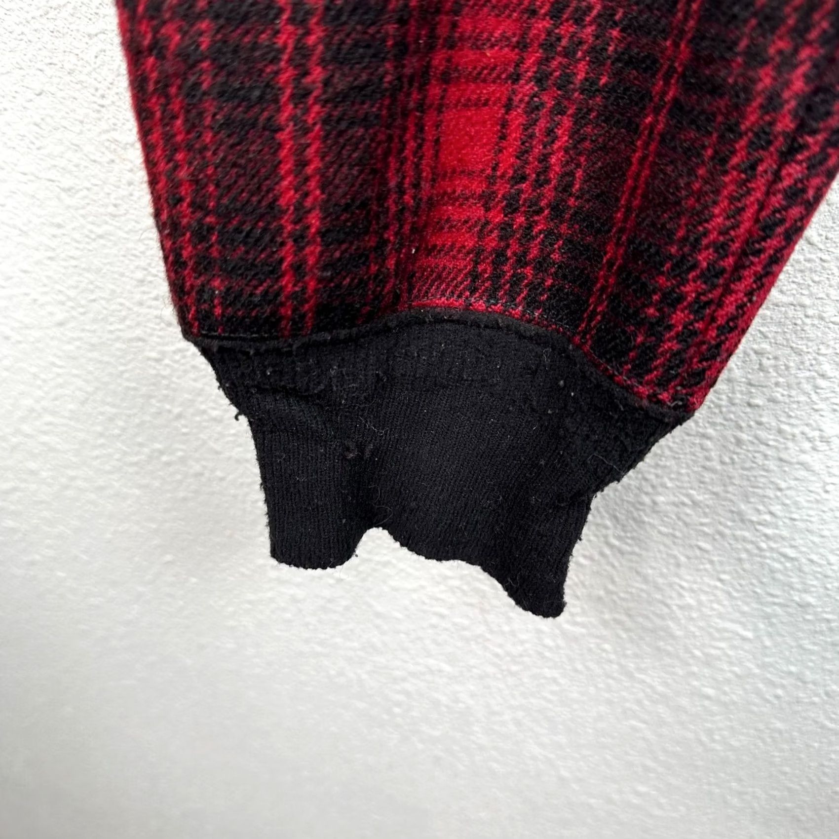 Vintage VINTAGE Woolrich Pants Men Woolrich Heavy Wool Red Plaid Cuffed 34x30 Suspender Buttons 34 Waist 30 Inseam Hunter Style American Outdoor Size US 34 / EU 50 - 2 Thumbnail