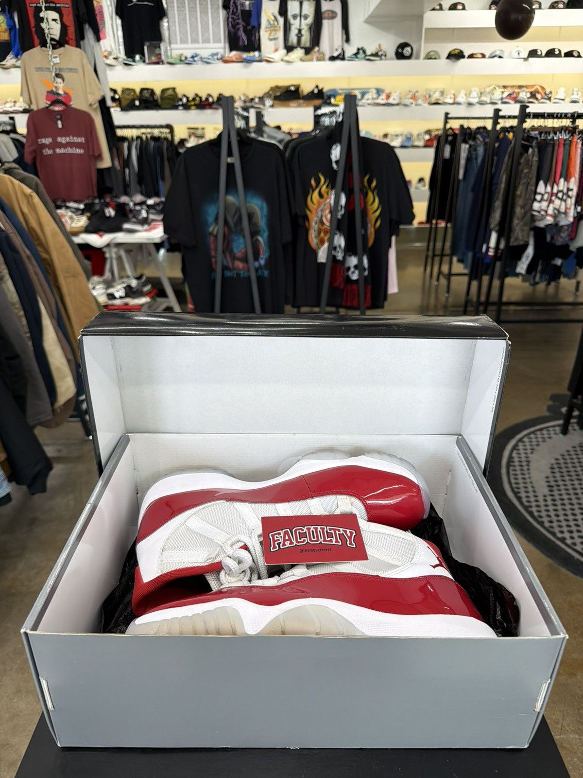 Jordan Brand Air Jordan 11 Cherry Size 10 (2022) Size US 10 / EU 43 - 11 Thumbnail