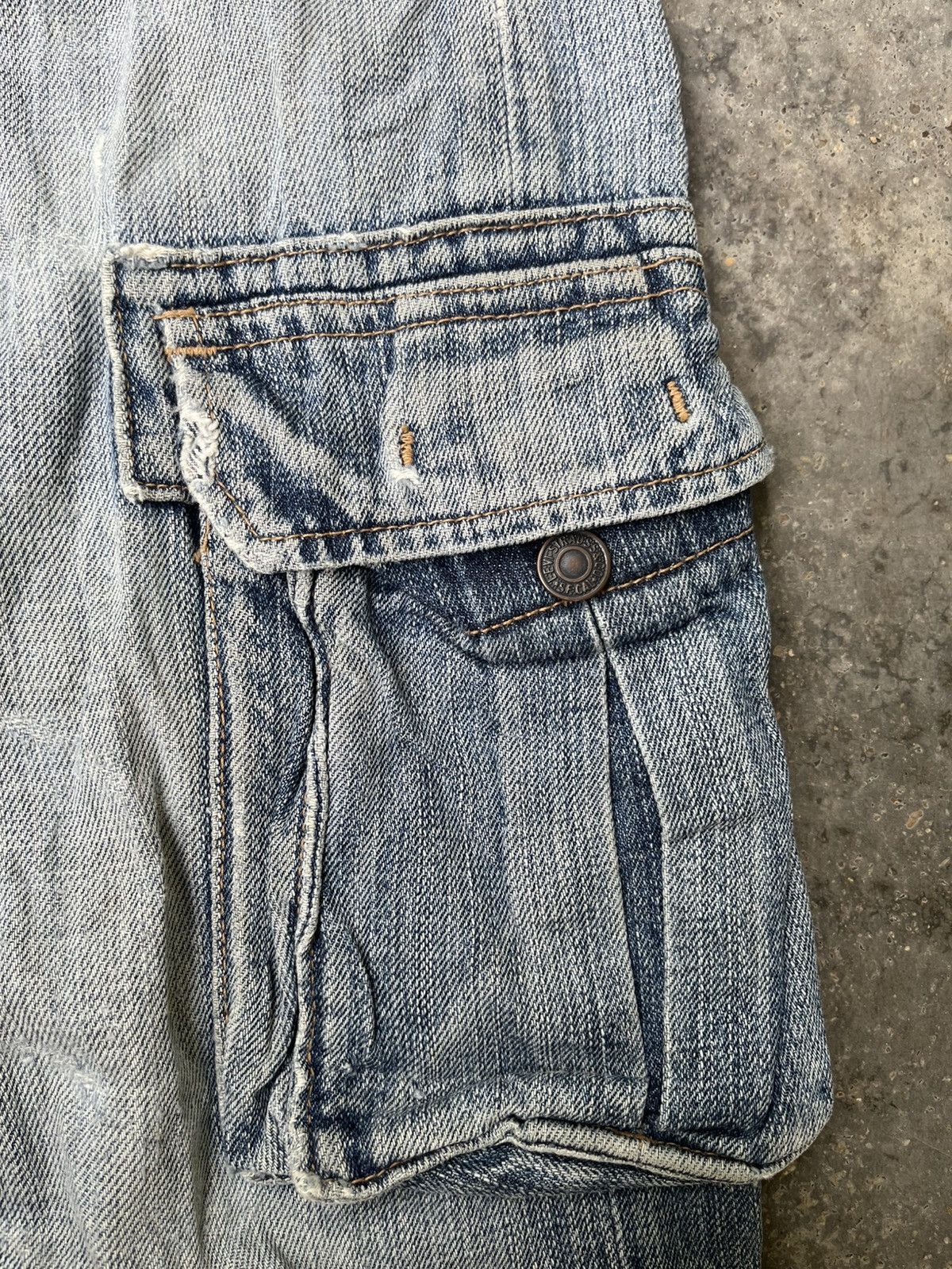 Levi's VINTAGE LEVIS CARGO JEANS BAGGY STYLE BONDAGE DISTRESSED Size US 35 - 7 Thumbnail