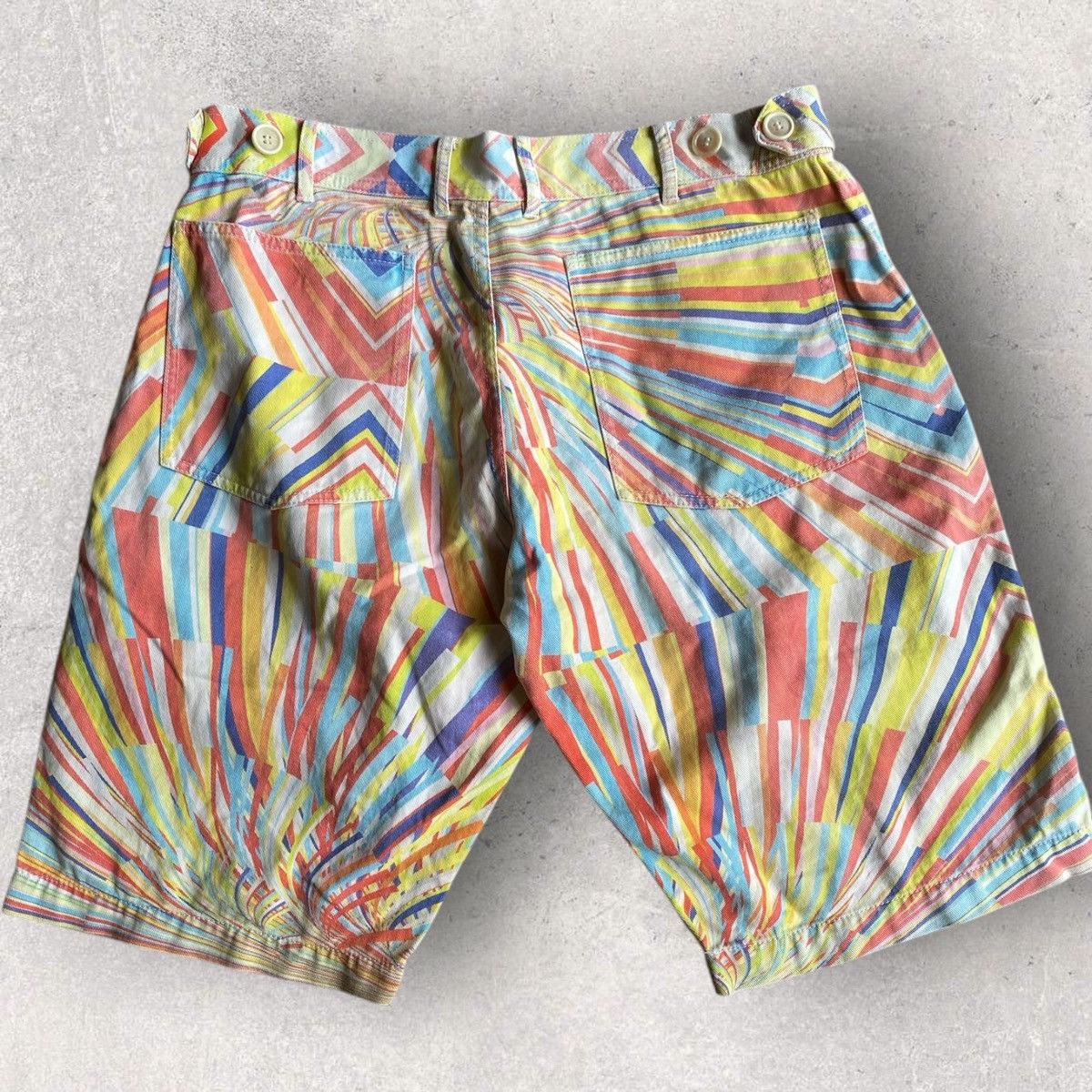 Comme des Garcons Comme Des Garcons Shirts Psychedelic Print Shorts Size US 32 / EU 48 - 2 Thumbnail