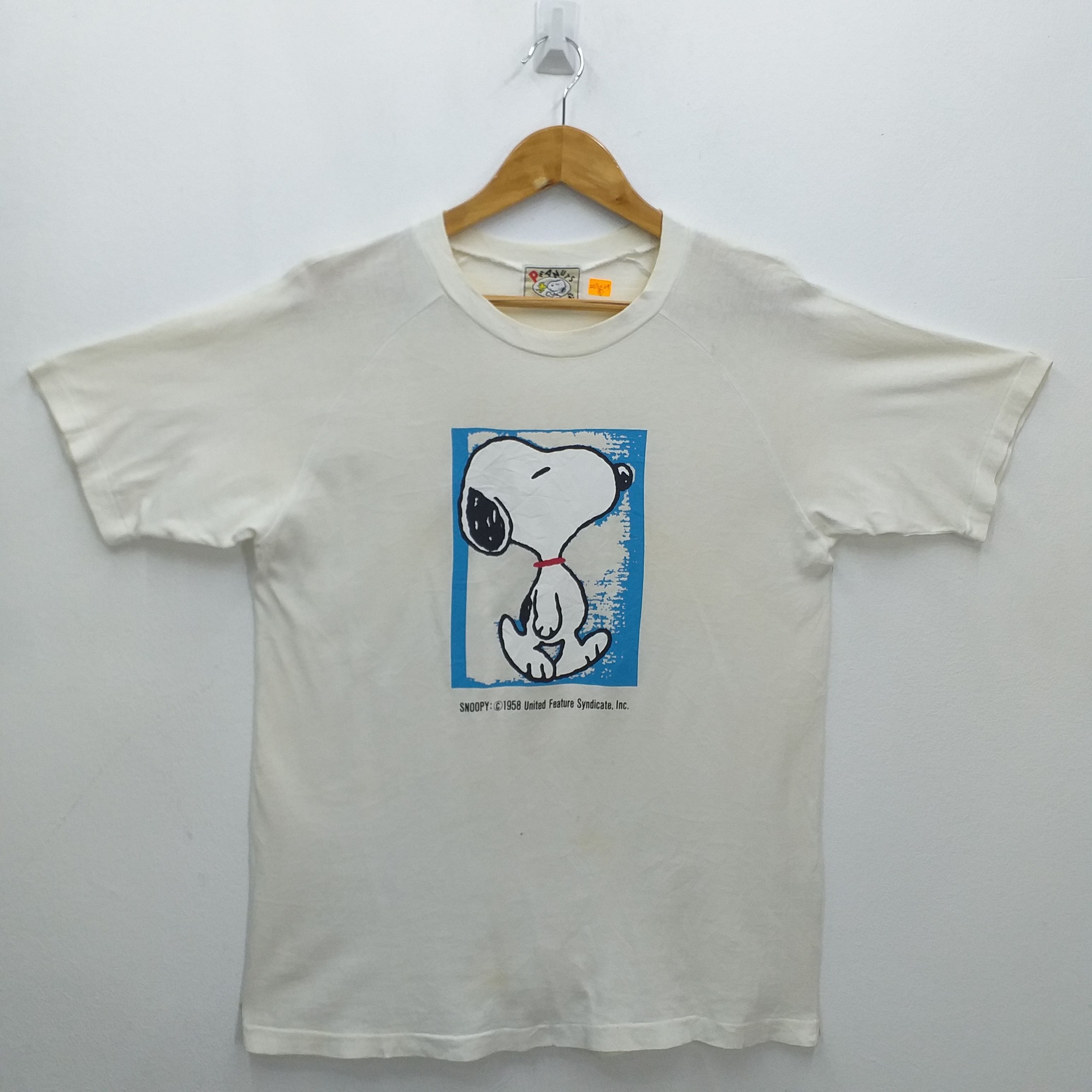 image of Cartoon Network x Movie Vintage Peanut Snoopy Medium T-Shirt -E056 in White, Men's