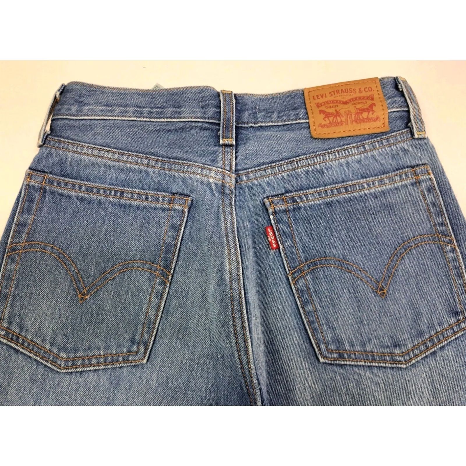 Levi's Levi's Premium Wedgie Straight Jeans Blue 24 Button Fly 5-Pocket Regular Inseam 26 Women Jeans Men Womens Size 42" / US 20 - 6 Thumbnail