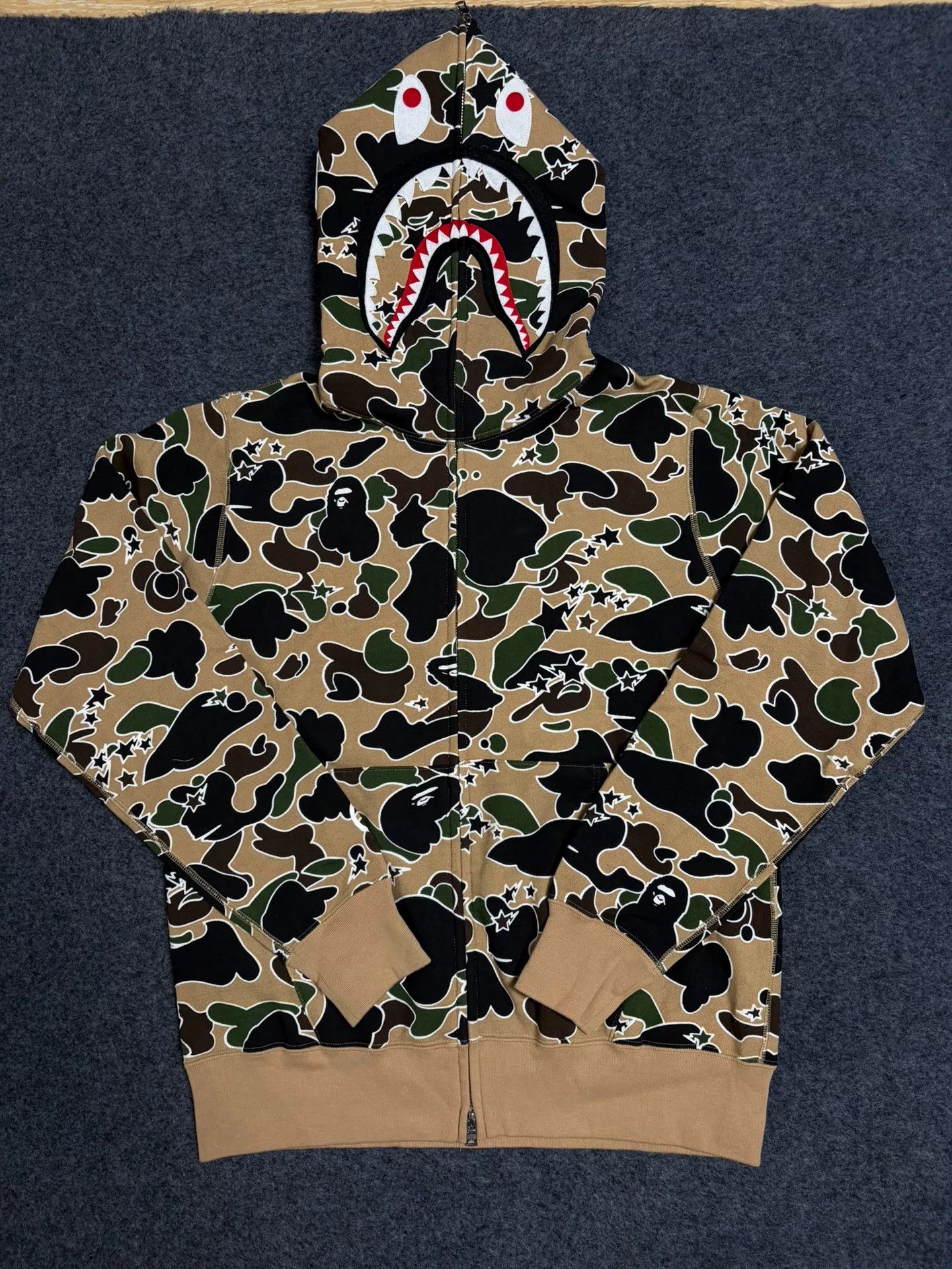 Bape Bape Ta Multi Shark Sweatshirt Size US L / EU 52-54 / 3 - 1 Thumbnail