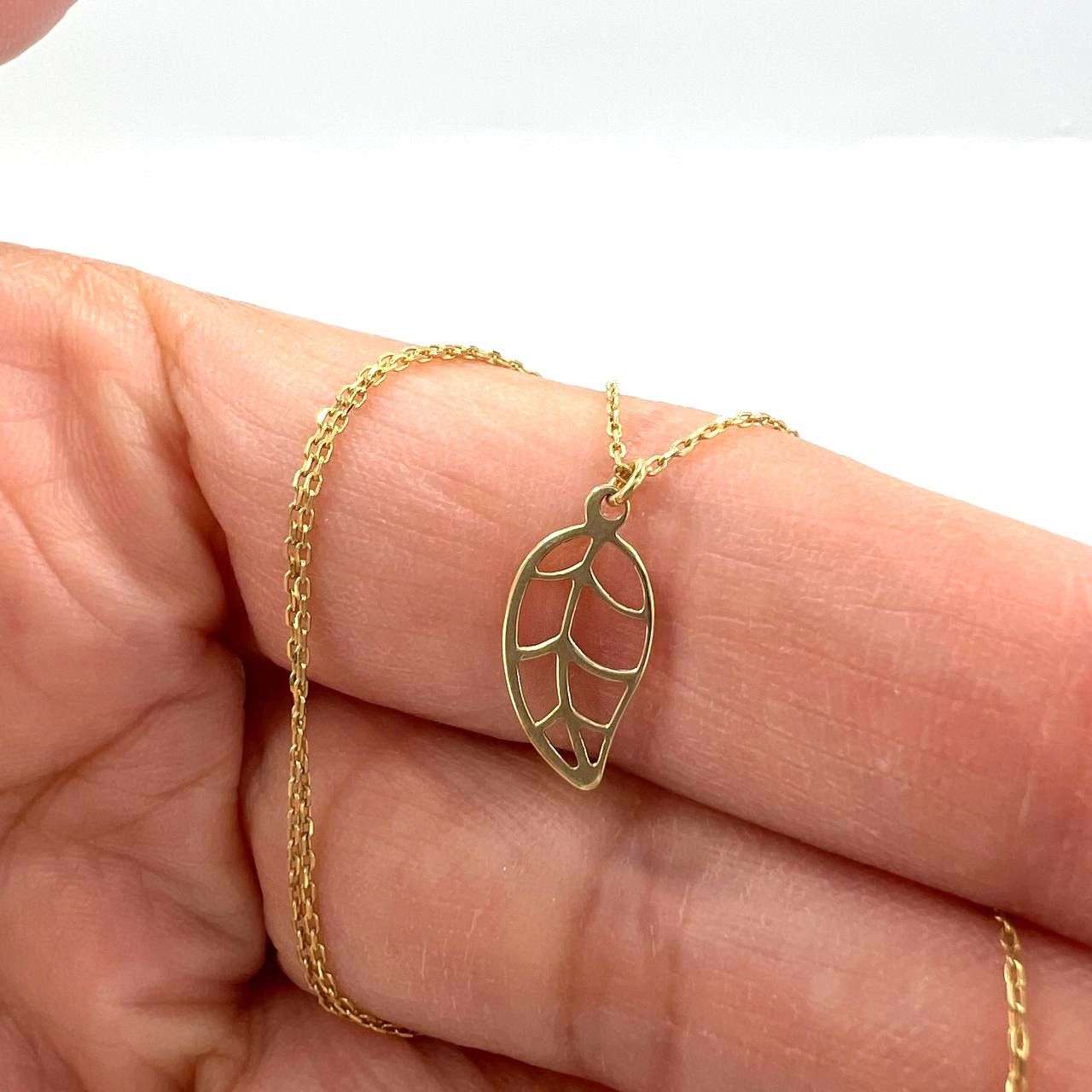 Other New Delicate 14K yellow gold necklace leaf design Size ONE SIZE - 8 Thumbnail