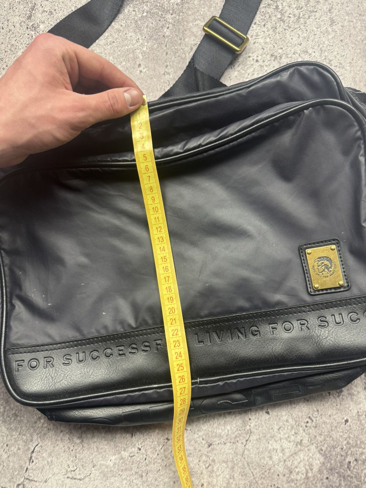 Diesel Vintage Diesel Messenger Shoulders Bag Y2K Leather Big Logo Size ONE SIZE - 13 Thumbnail